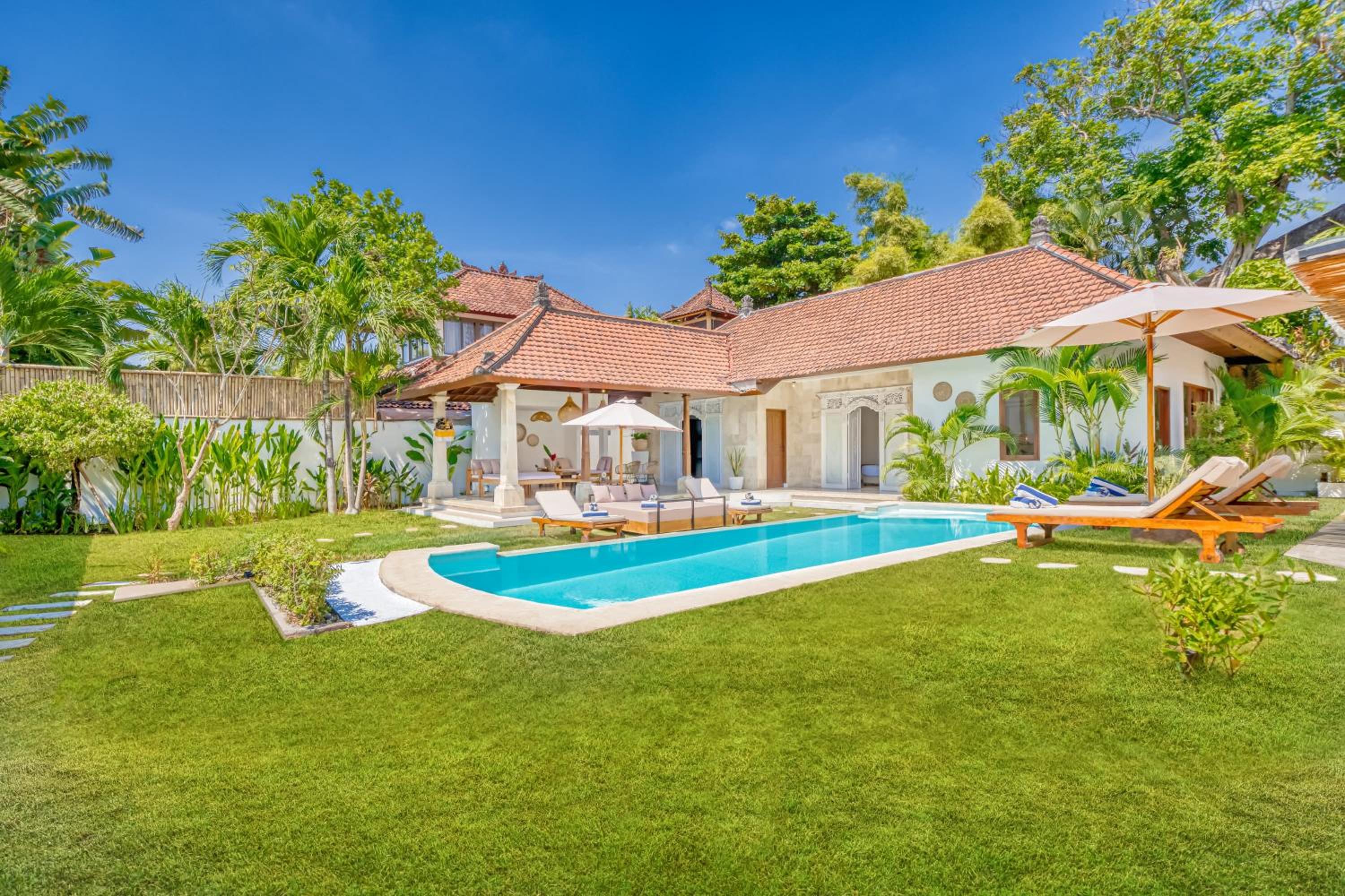 Villa Cologne - 6 BDR Villa, 2 Private Pools & Huge Garden, Walk to the Beach view 3