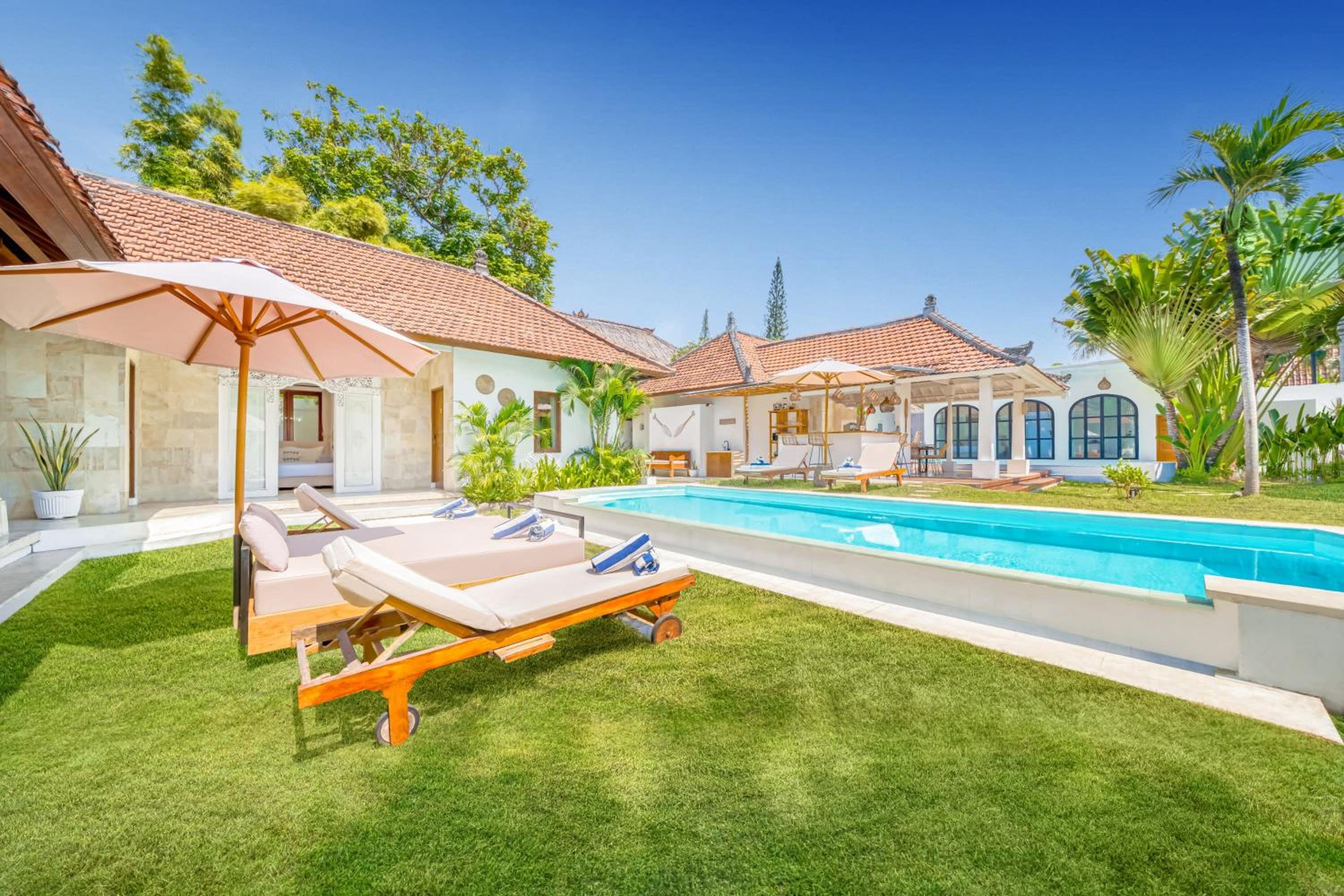 Villa Cologne - 6 BDR Villa, 2 Private Pools & Huge Garden, Walk to the Beach view 2