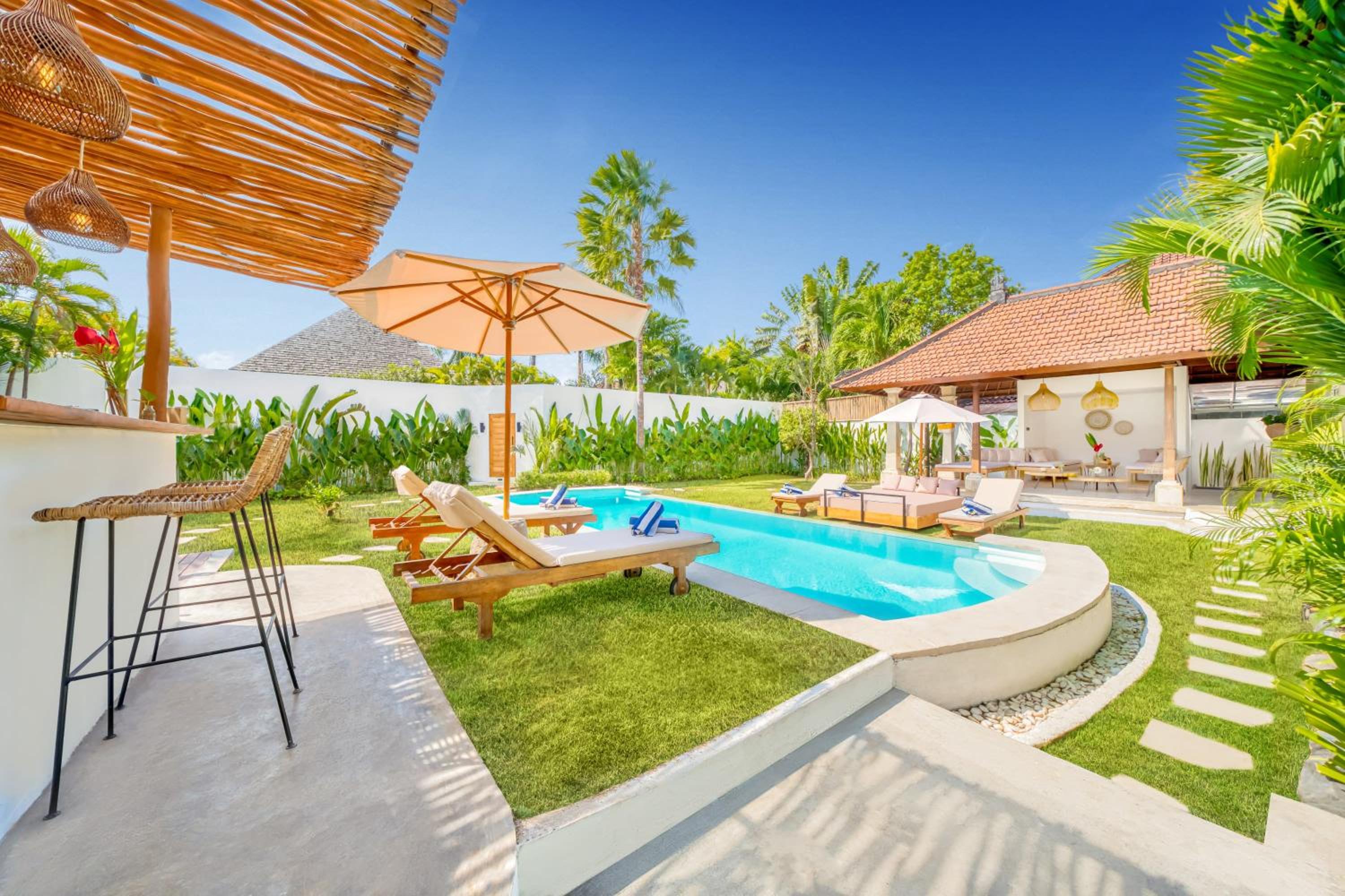 Villa Cologne - 6 BDR Villa, 2 Private Pools & Huge Garden, Walk to the Beach view 4