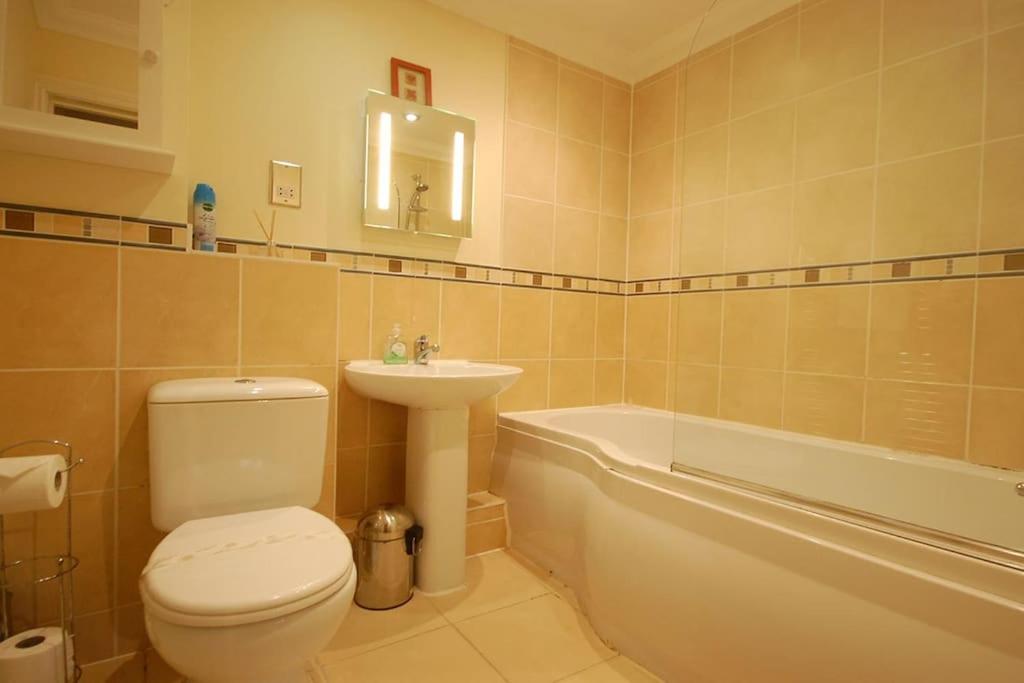2 Bed GF Apartment Walking distance to the beach view 2