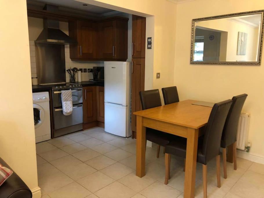 2 Bed GF Apartment Walking distance to the beach view 5