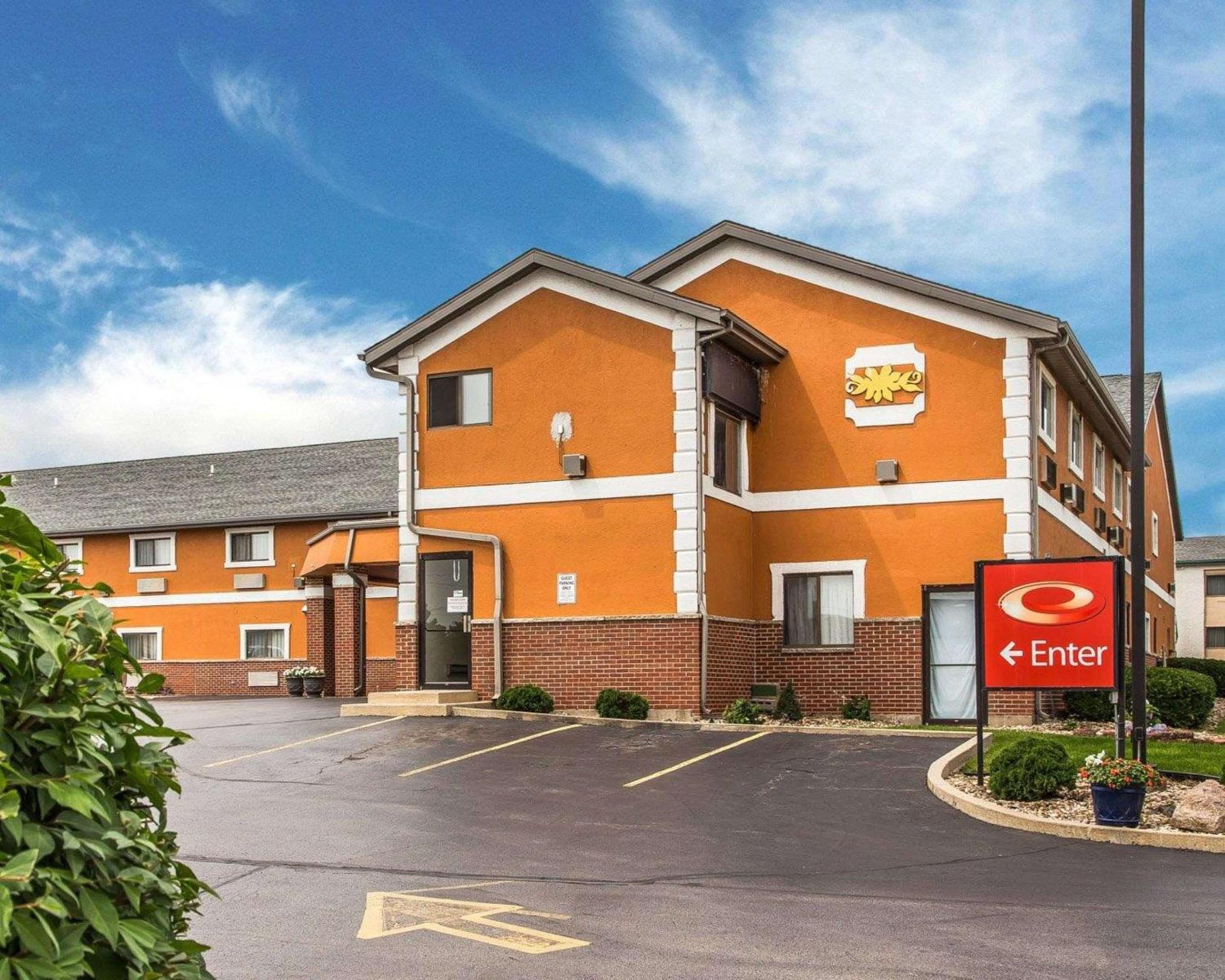Econo Lodge Cedar Rapids South view 2