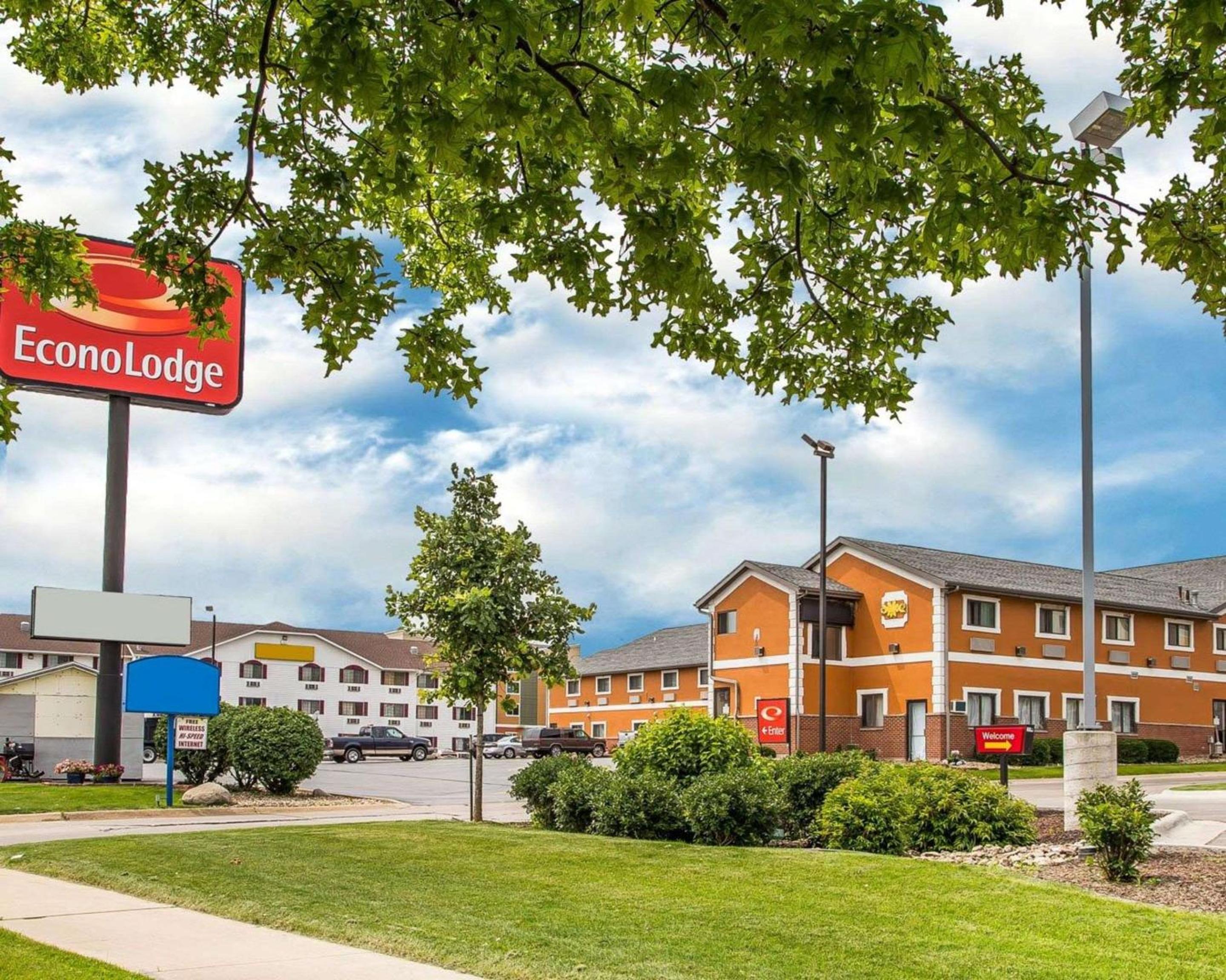 Econo Lodge Cedar Rapids South view 4