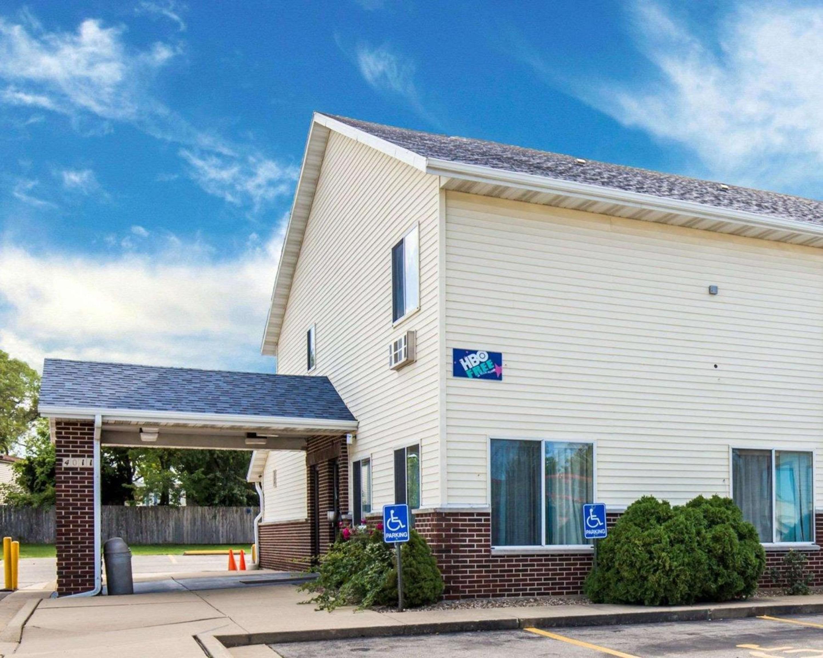 Rodeway Inn Cedar Rapids Westdale view 2