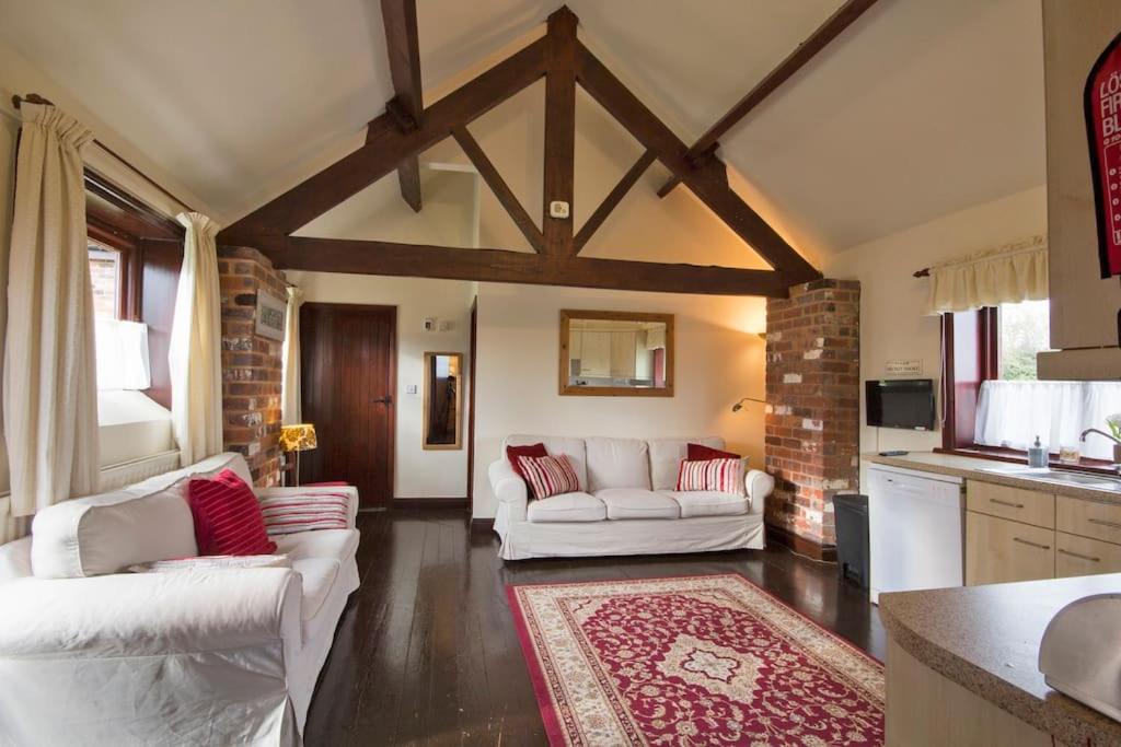 Zoe's Cottage with Alpaca's and 7 mins drive to Alton Towers view 2