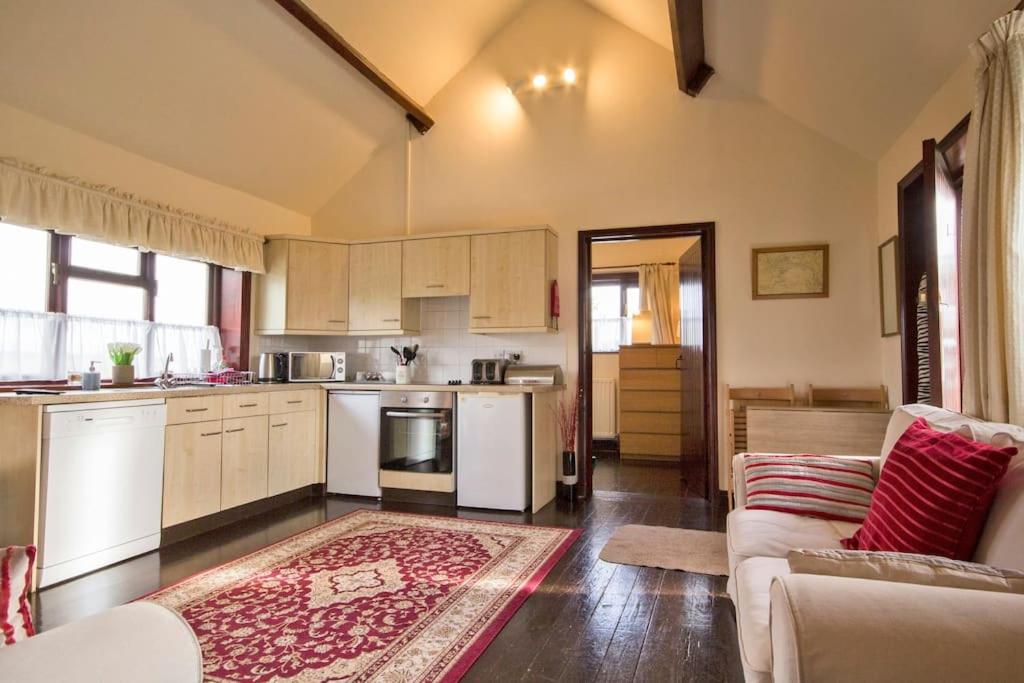 Zoe's Cottage with Alpaca's and 7 mins drive to Alton Towers view 5