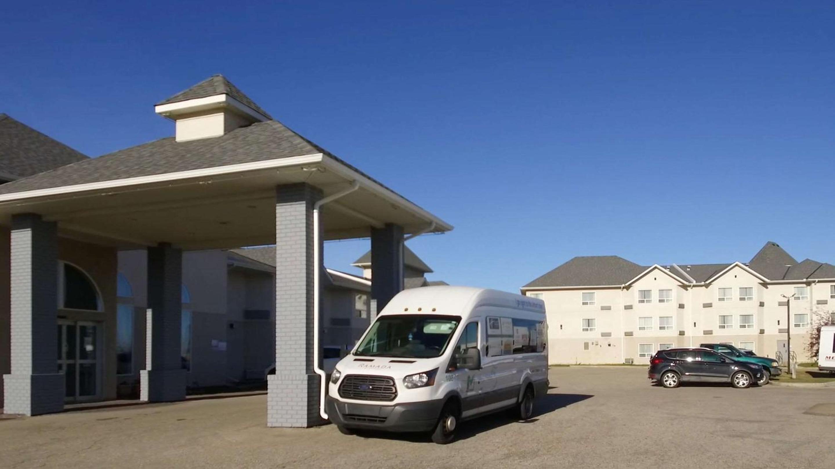 Leduc Vacations - Quality Inn  Suites Edmonton International Airport - Property Image 3