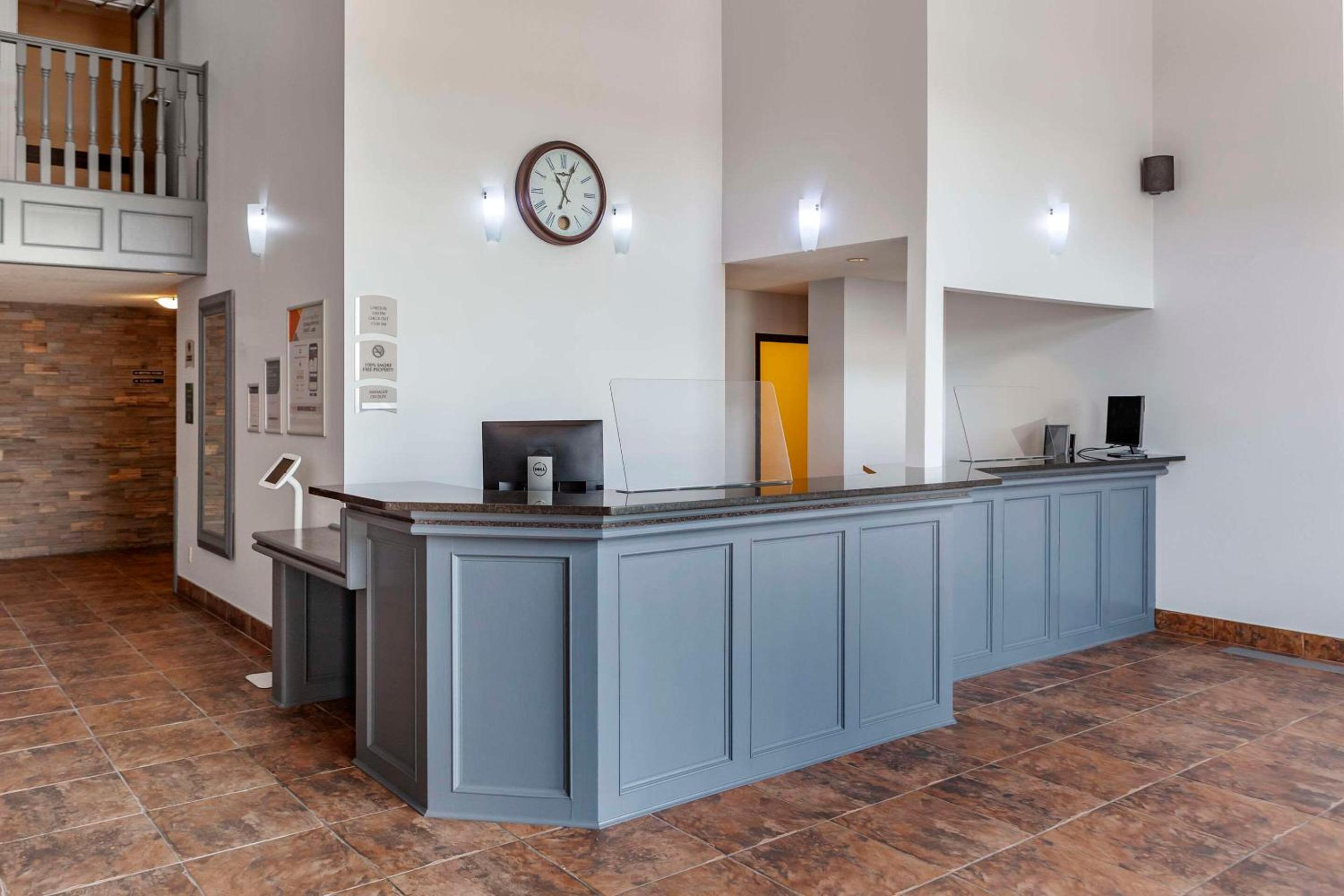 Leduc Vacations - Quality Inn  Suites Edmonton International Airport - Property Image 4
