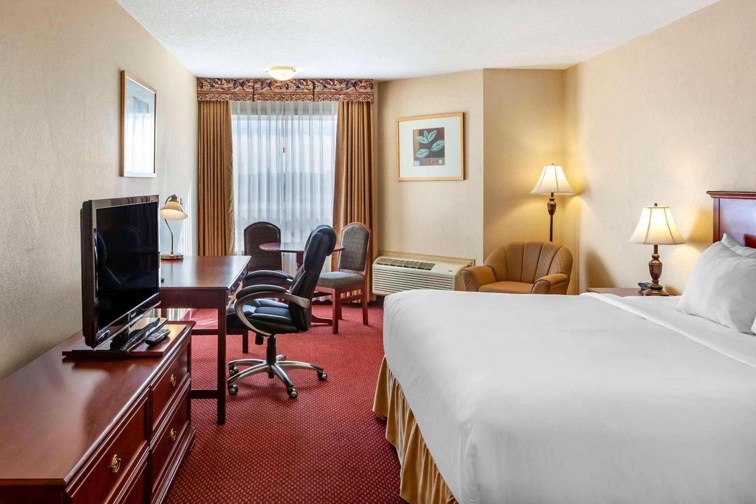 Leduc Vacations - Quality Inn  Suites Edmonton International Airport - Property Image 6