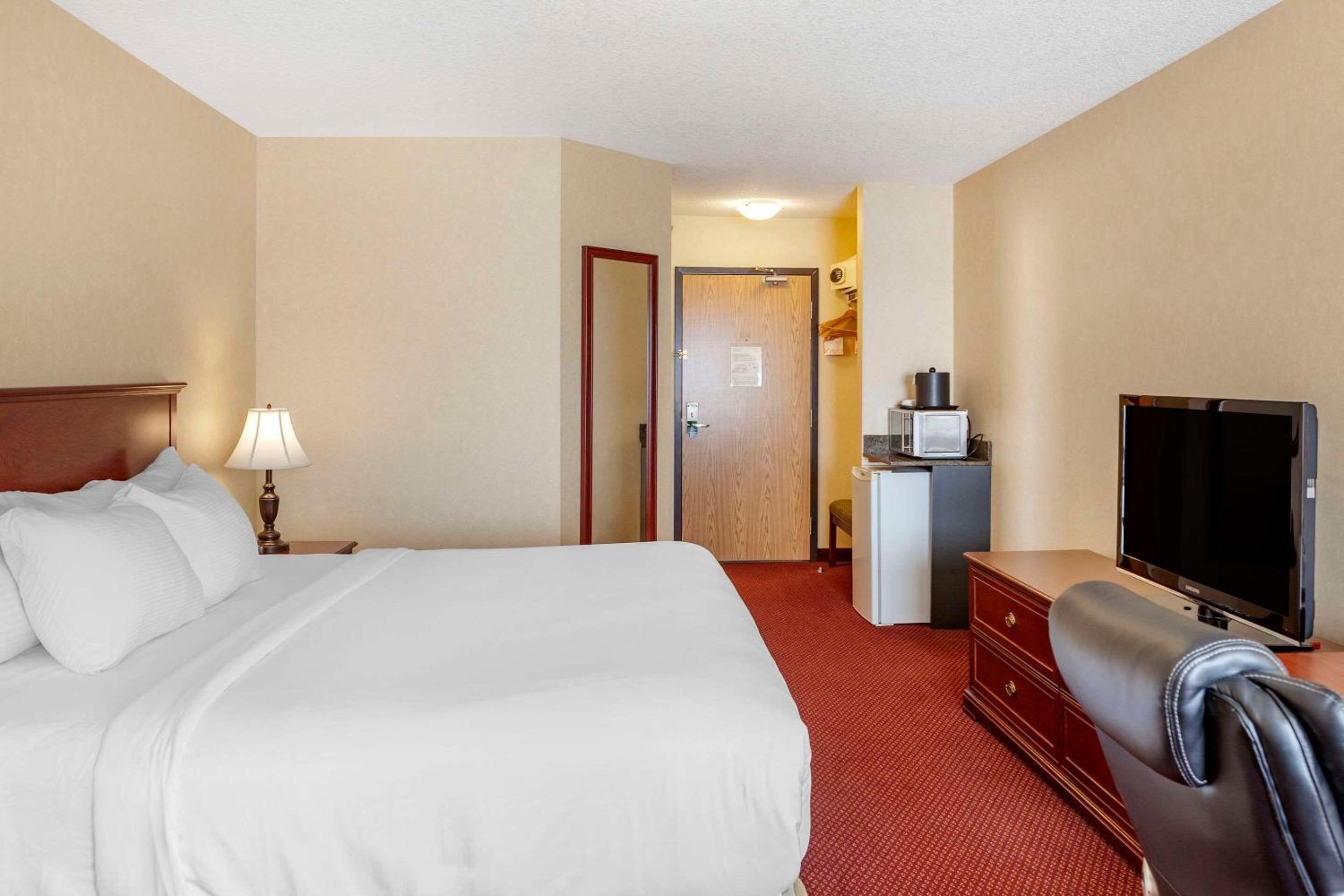 Leduc Vacations - Quality Inn  Suites Edmonton International Airport - Property Image 7