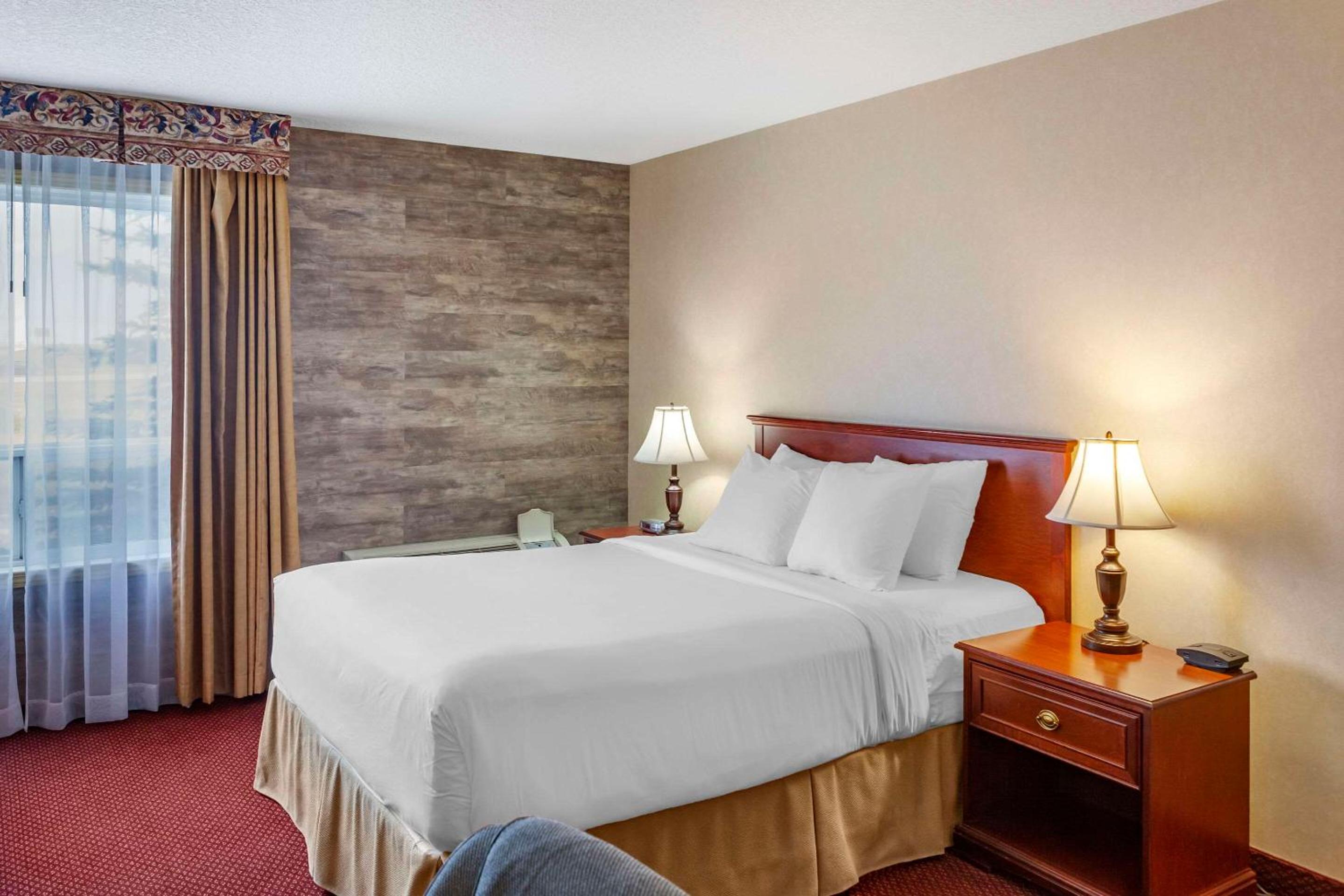 Leduc Vacations - Quality Inn  Suites Edmonton International Airport - Property Image 9