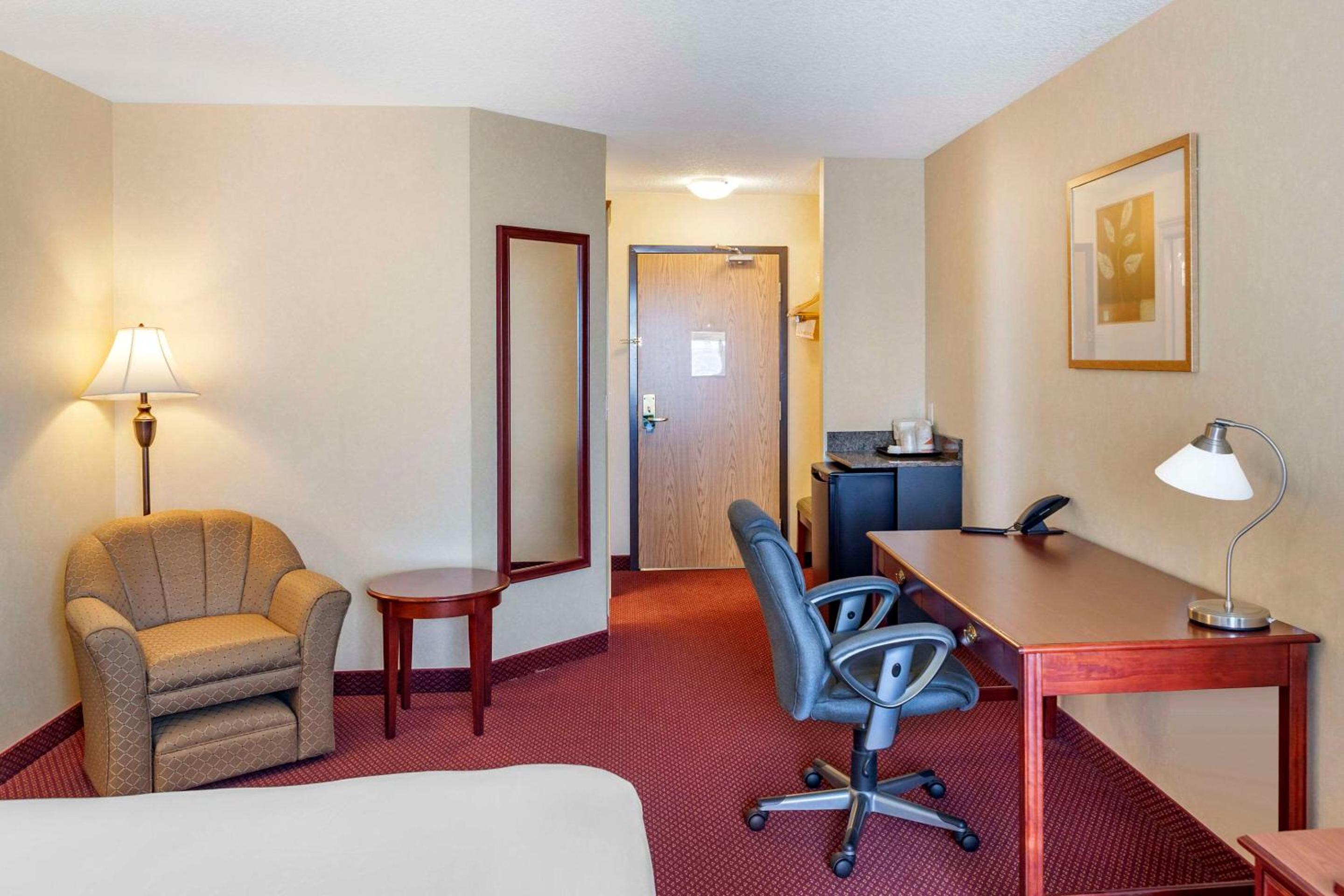 Leduc Vacations - Quality Inn  Suites Edmonton International Airport - Property Image 1