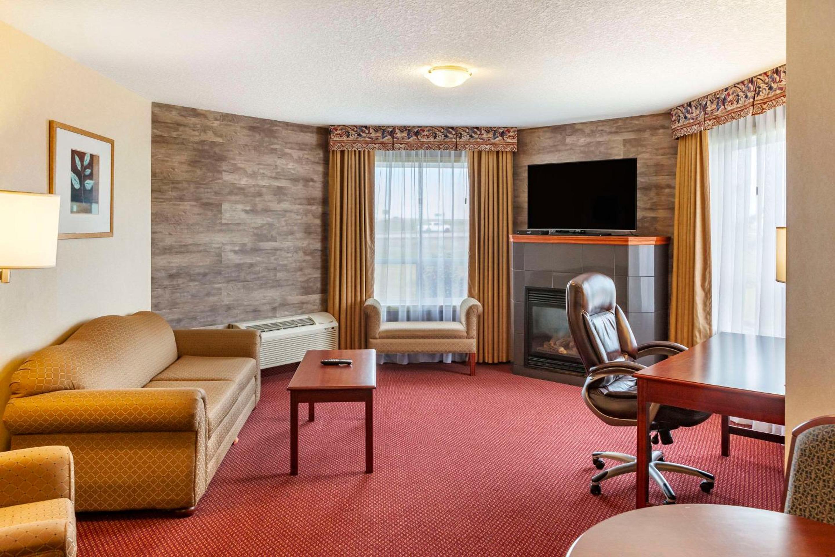 Leduc Vacations - Quality Inn  Suites Edmonton International Airport - Property Image 4