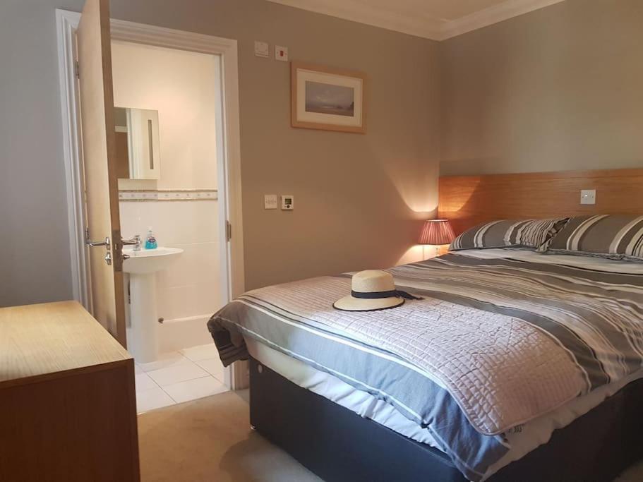 3 Bed Apartment Close to Bournemouth Beach view 5