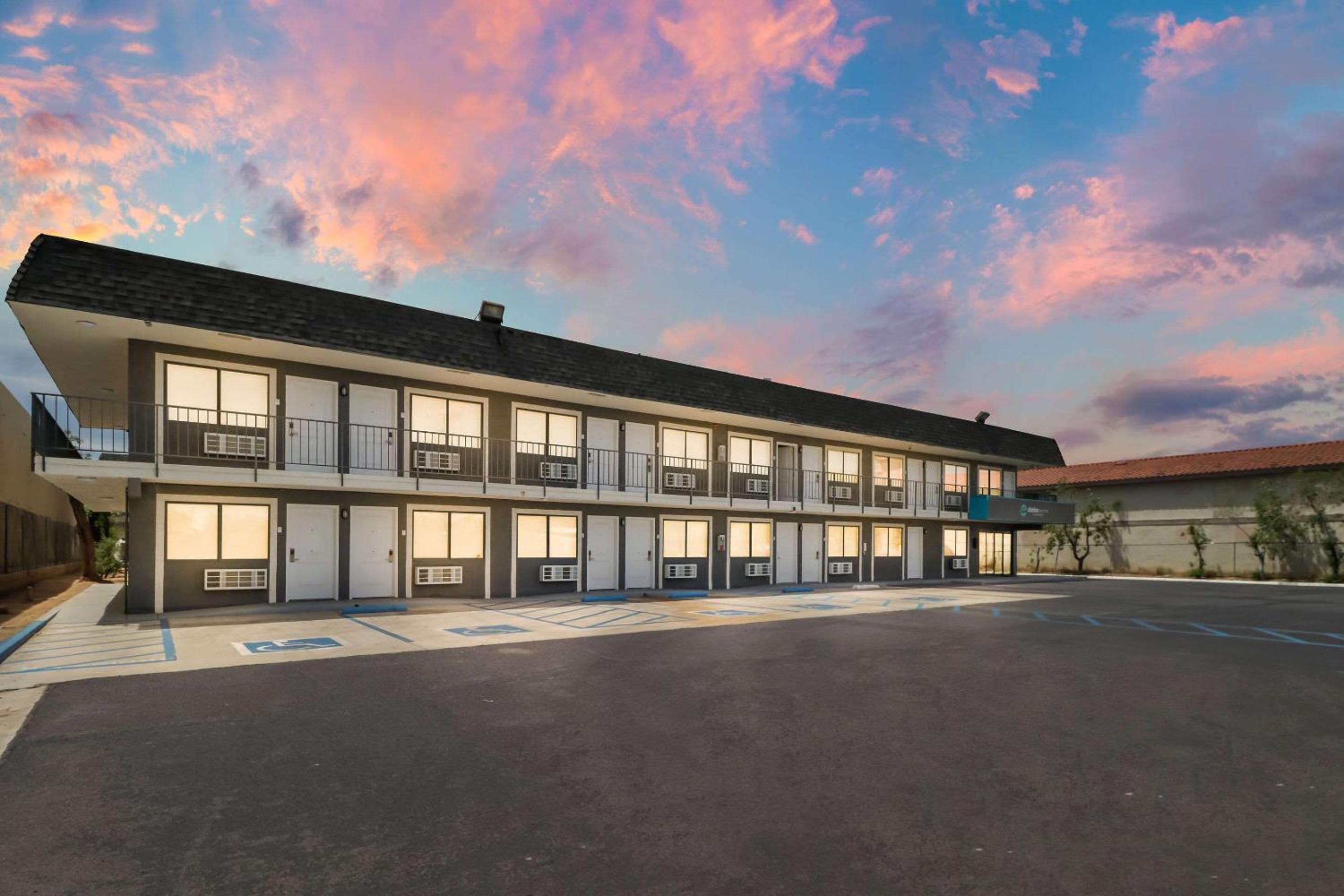 Ridgecrest Vacations - Clarion Pointe Ridgecrest near China Lake Naval Station - Property Image 12