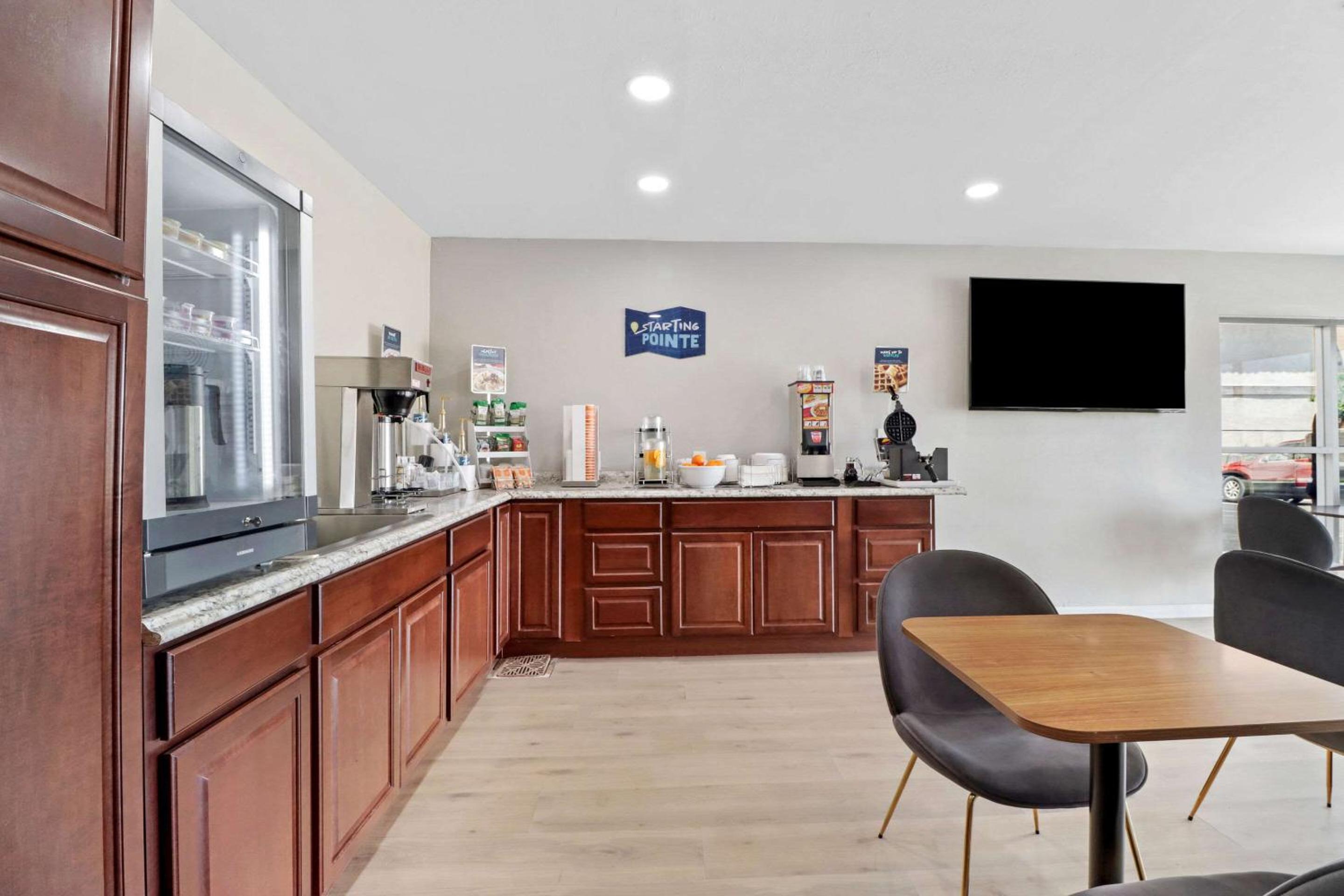 Clarion Pointe Ridgecrest near China Lake Naval Station