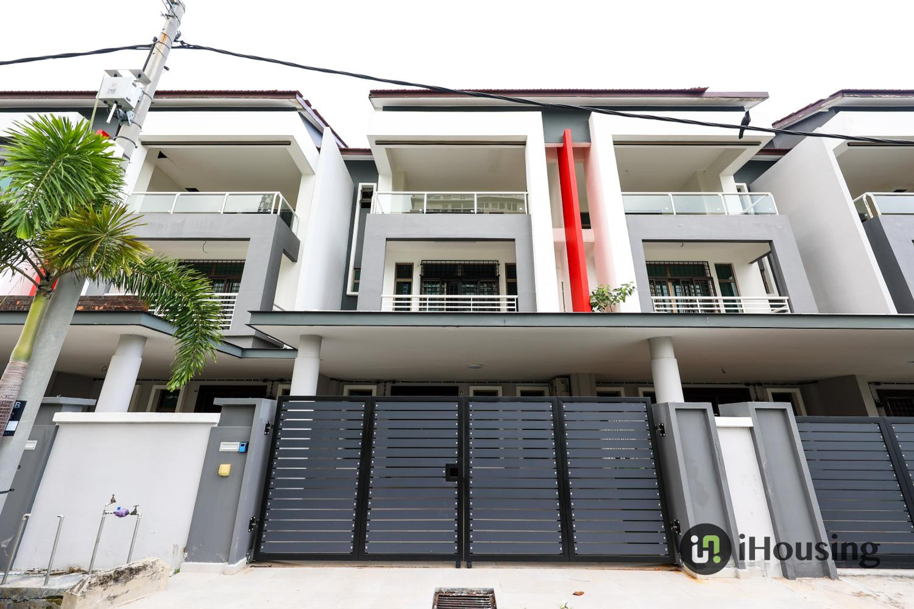 CozyCrest & Spacious 4BR Landed House @KotaSyahbandar I Housing photo 8