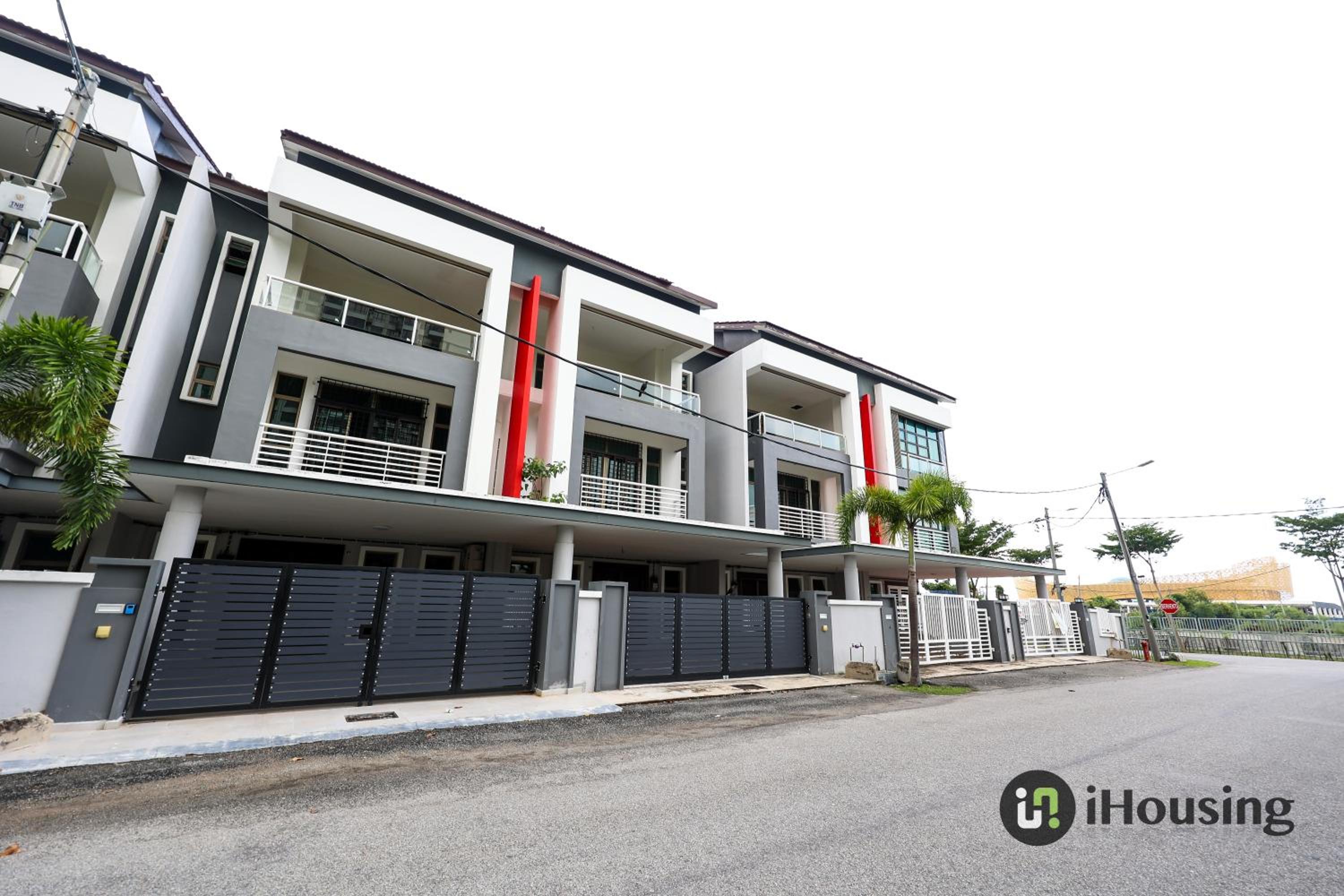 CozyCrest & Spacious 4BR Landed House @KotaSyahbandar I Housing photo 5