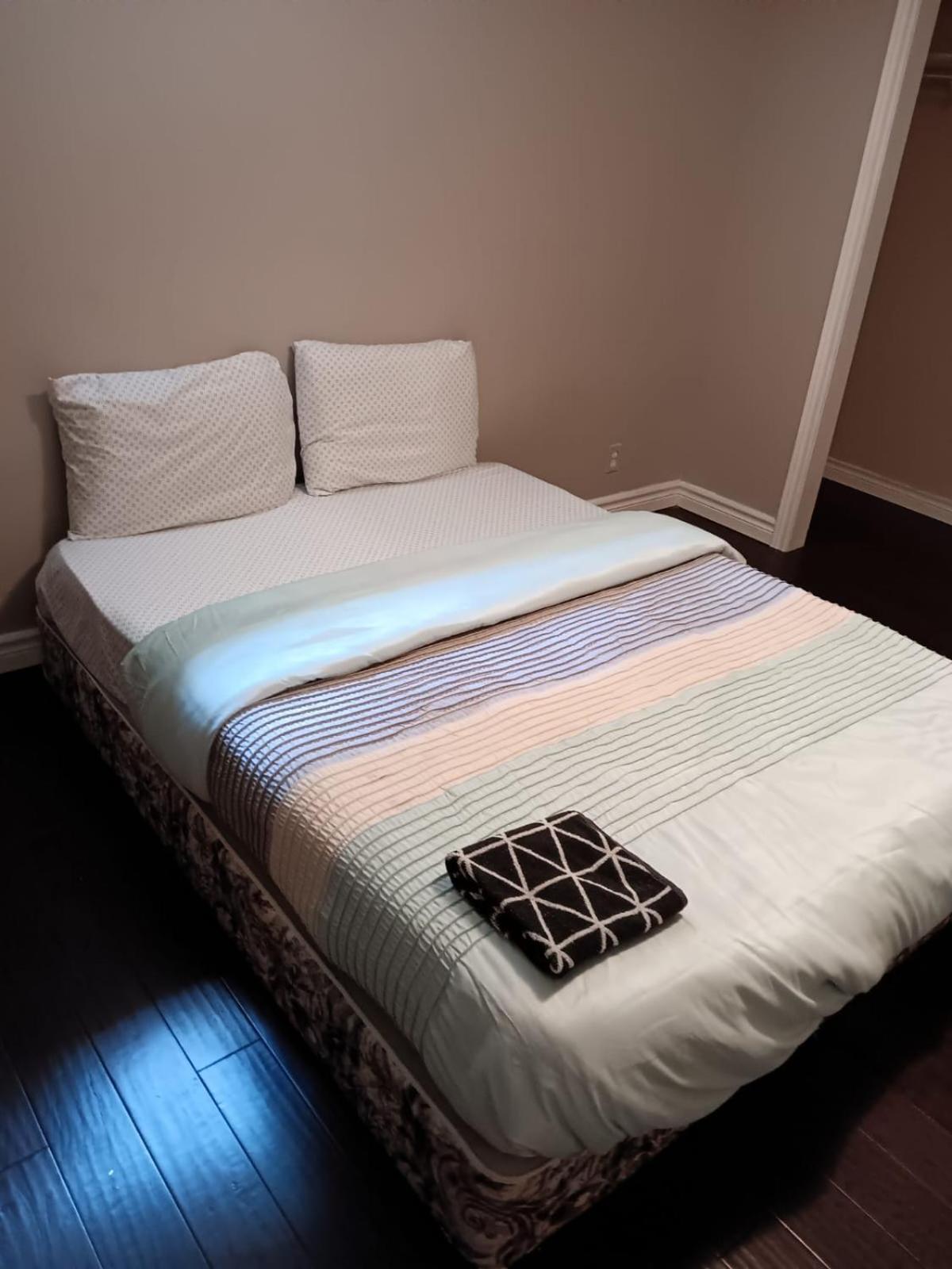 Kitchener Homestay Downtown Vibes - Restaurants & Shopping