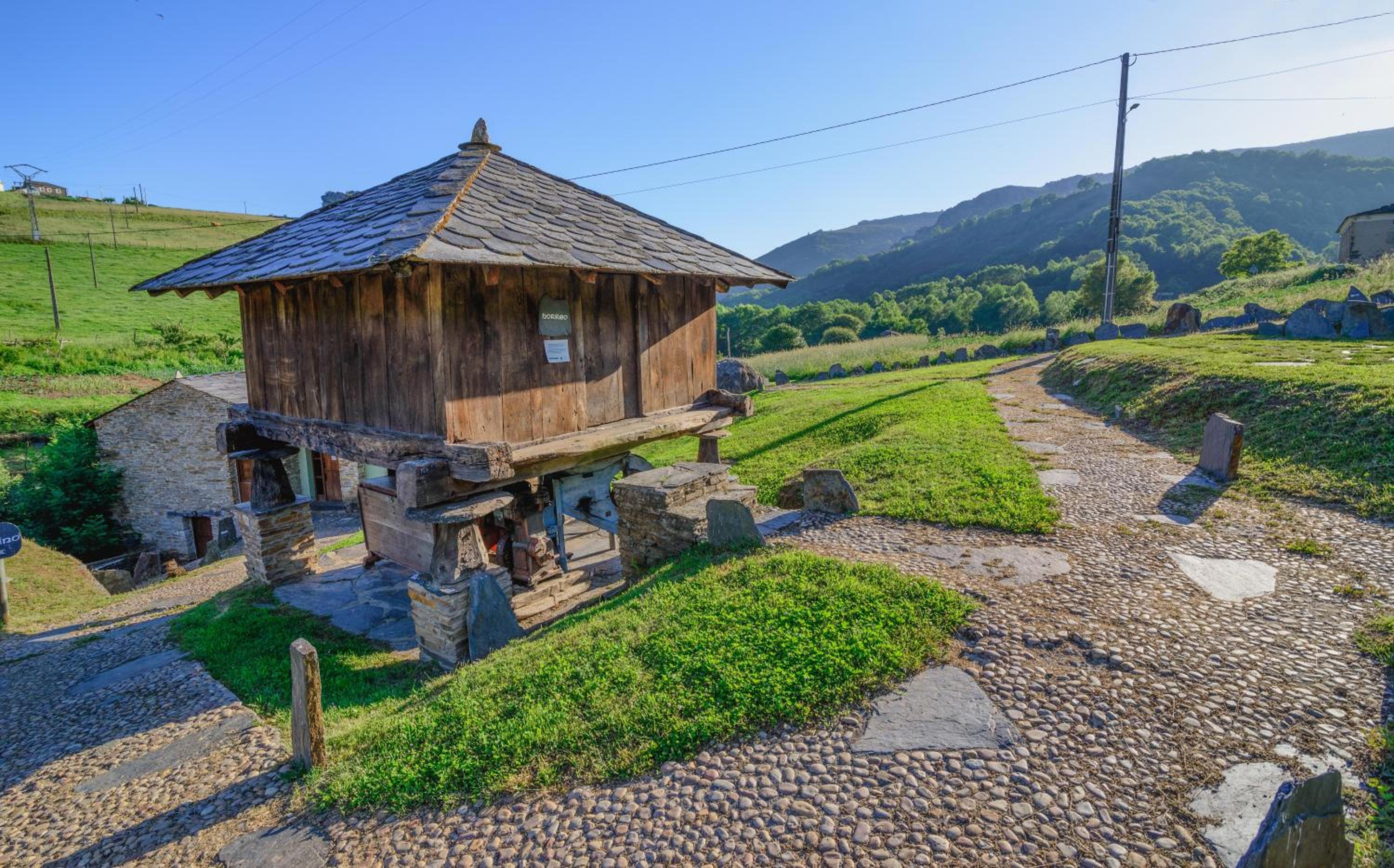 Apartamentos Rurales TIN TURISMO