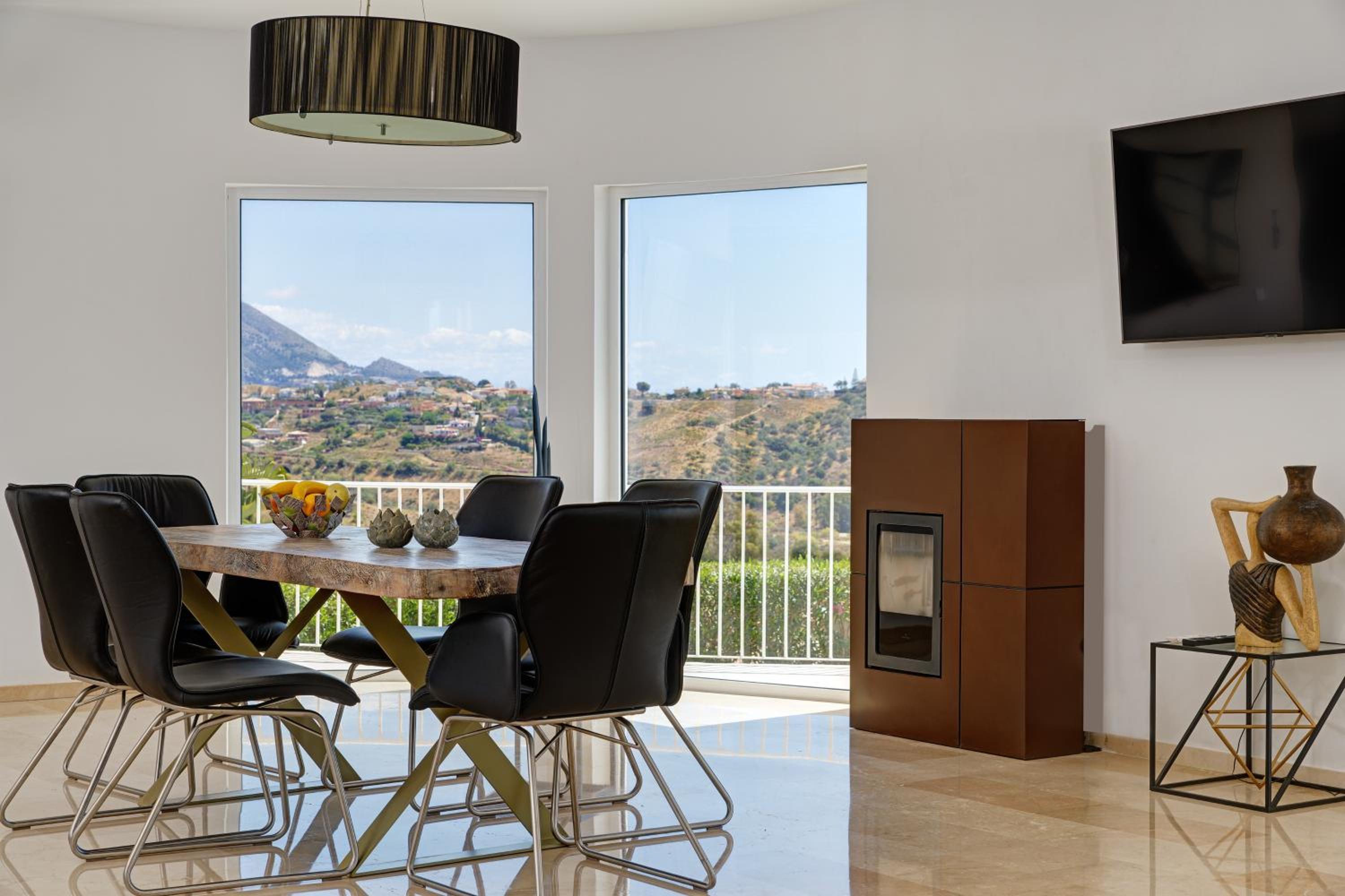 Villa Vista Verde Mijas Golf - Luxury with Optional heated pool & jacuzzi