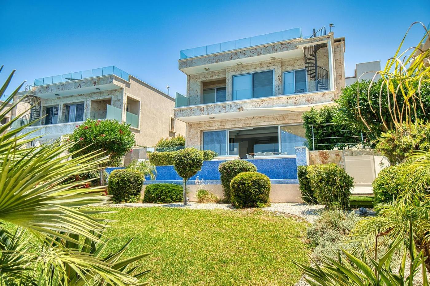 Seafront Villa 2