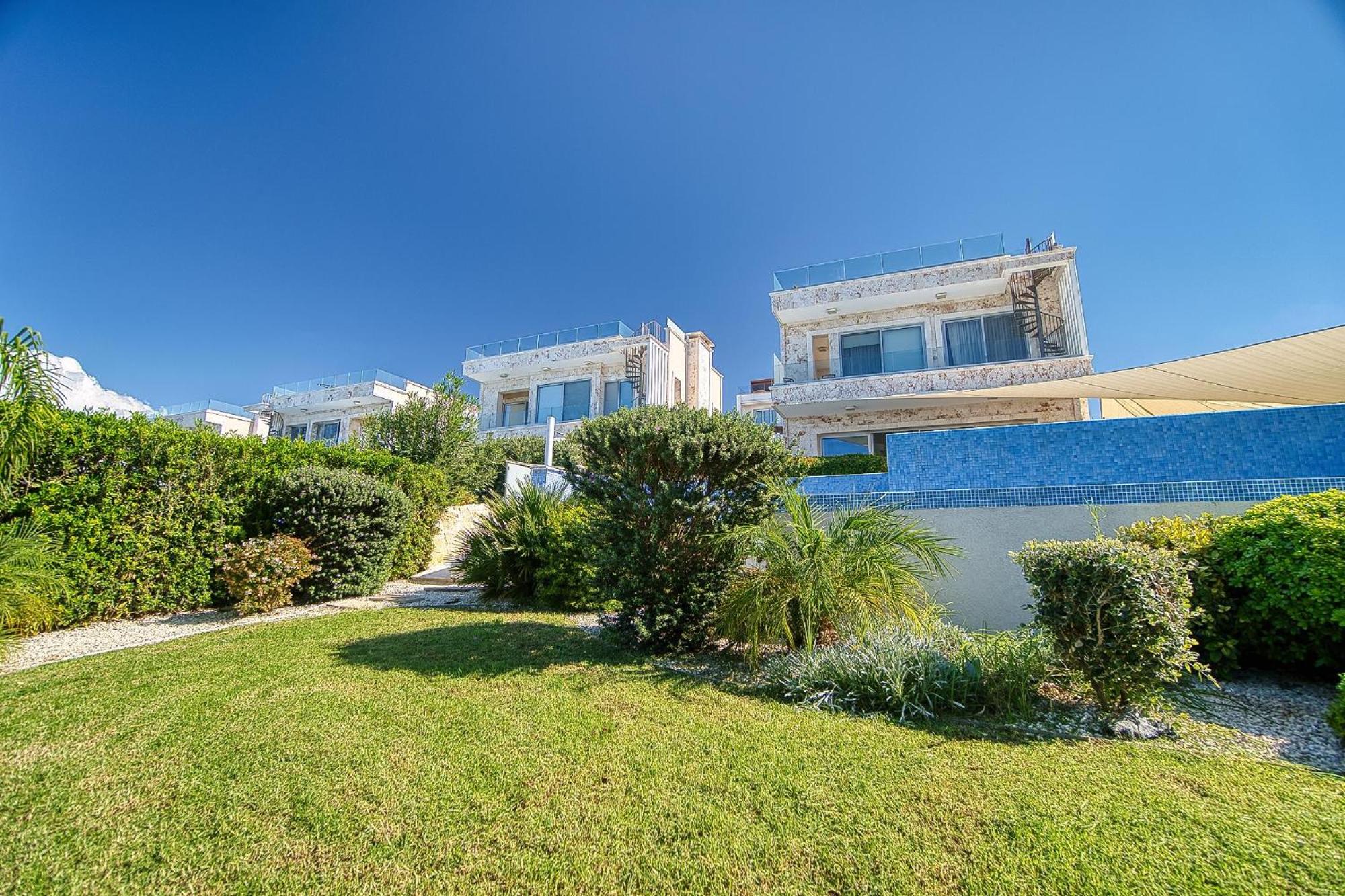 Luxury Seafront Prestige Villa 1