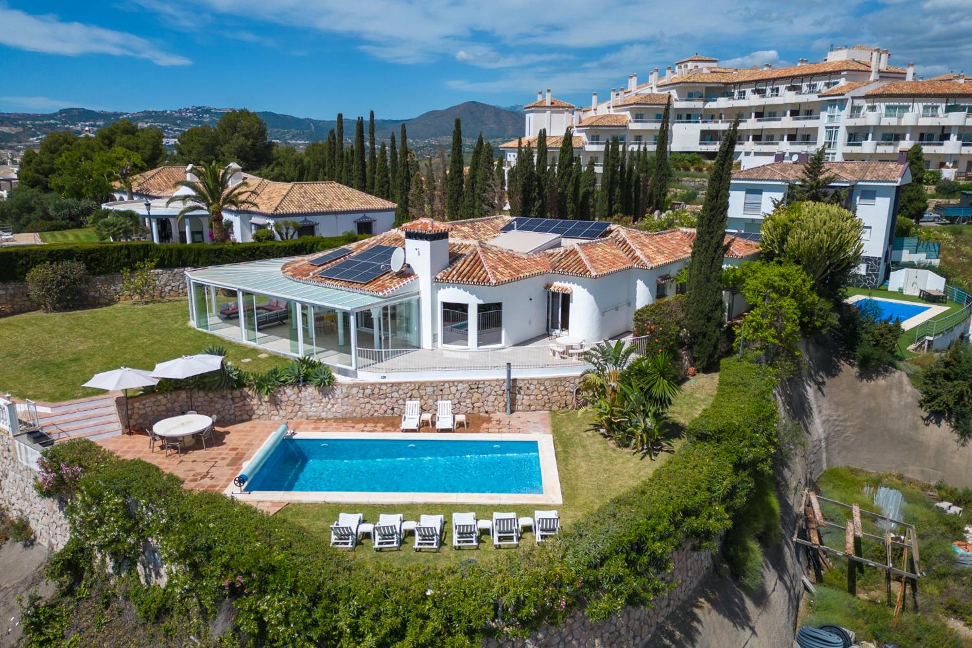 Villa Vista Verde Mijas Golf - Luxury with Optional heated pool & jacuzzi