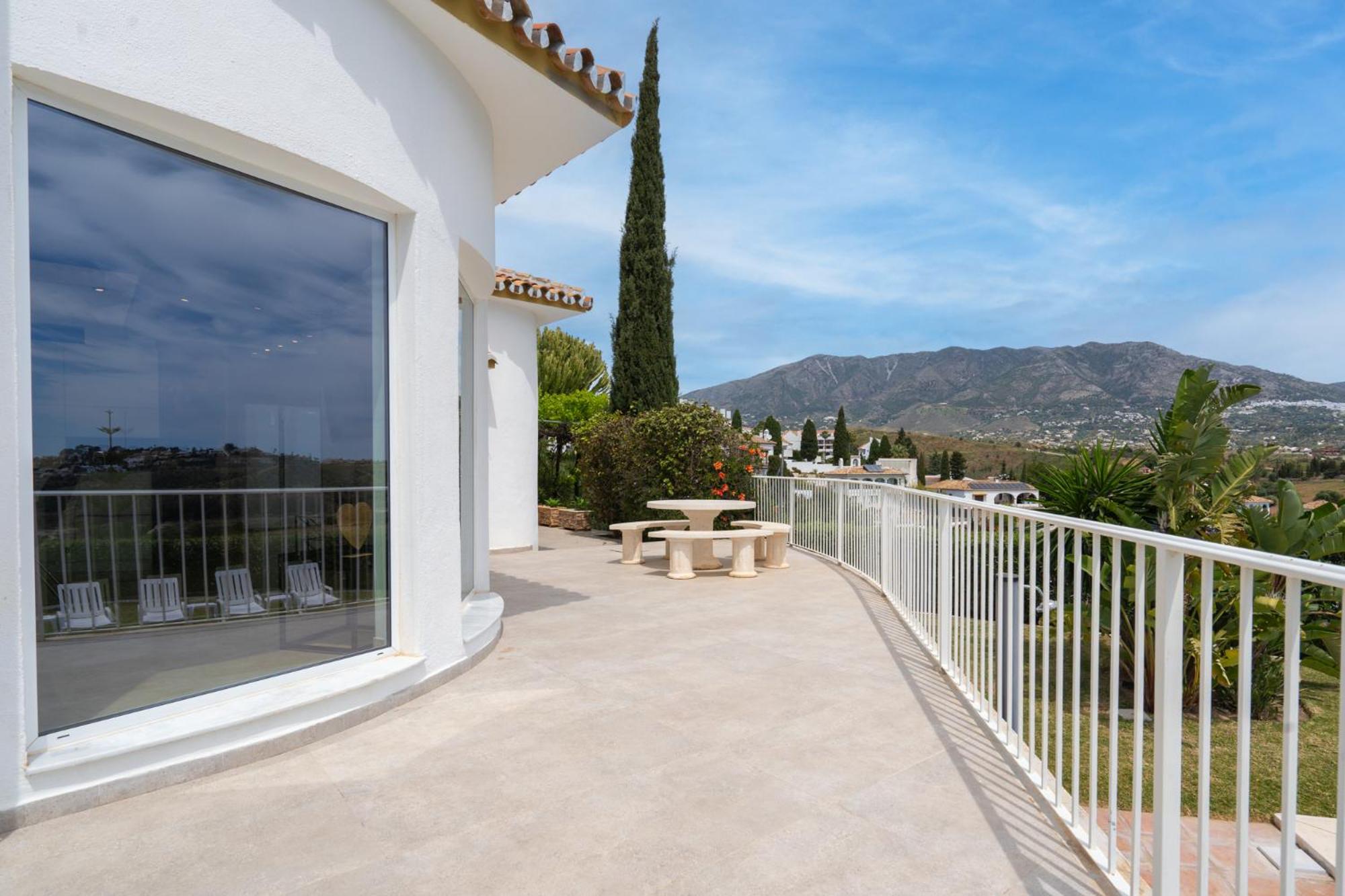 Villa Vista Verde Mijas Golf - Luxury with Optional heated pool & jacuzzi