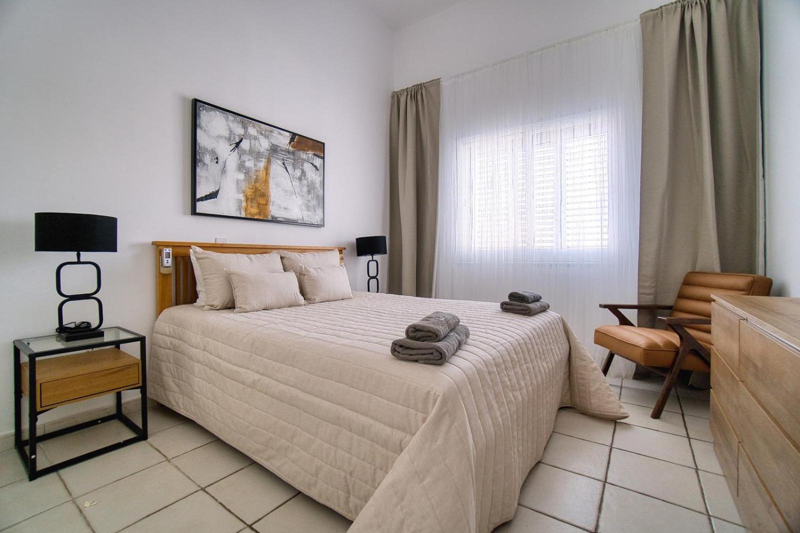 Limnaria Gardens H 202