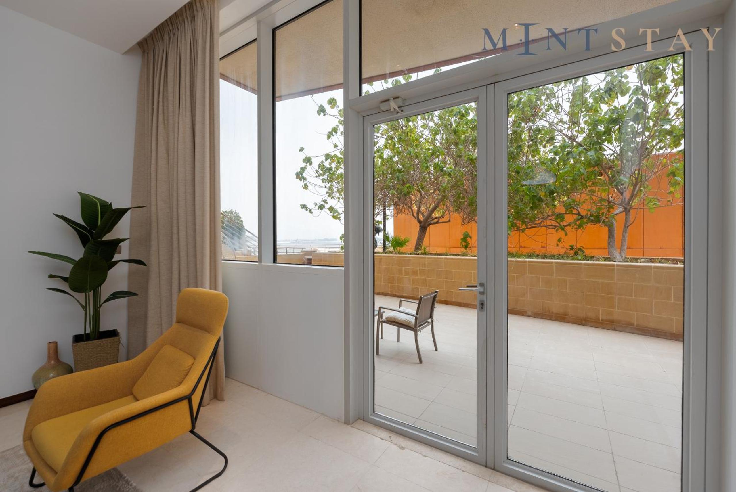 Tiara Beach Residences, Palm Jumeirah Dubai - Mint Stay