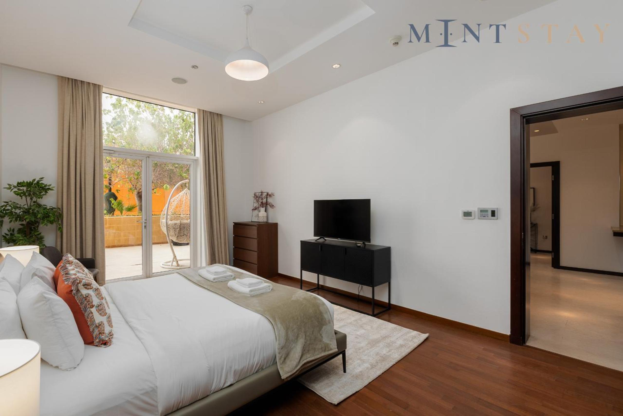 Tiara Beach Residences, Palm Jumeirah Dubai - Mint Stay