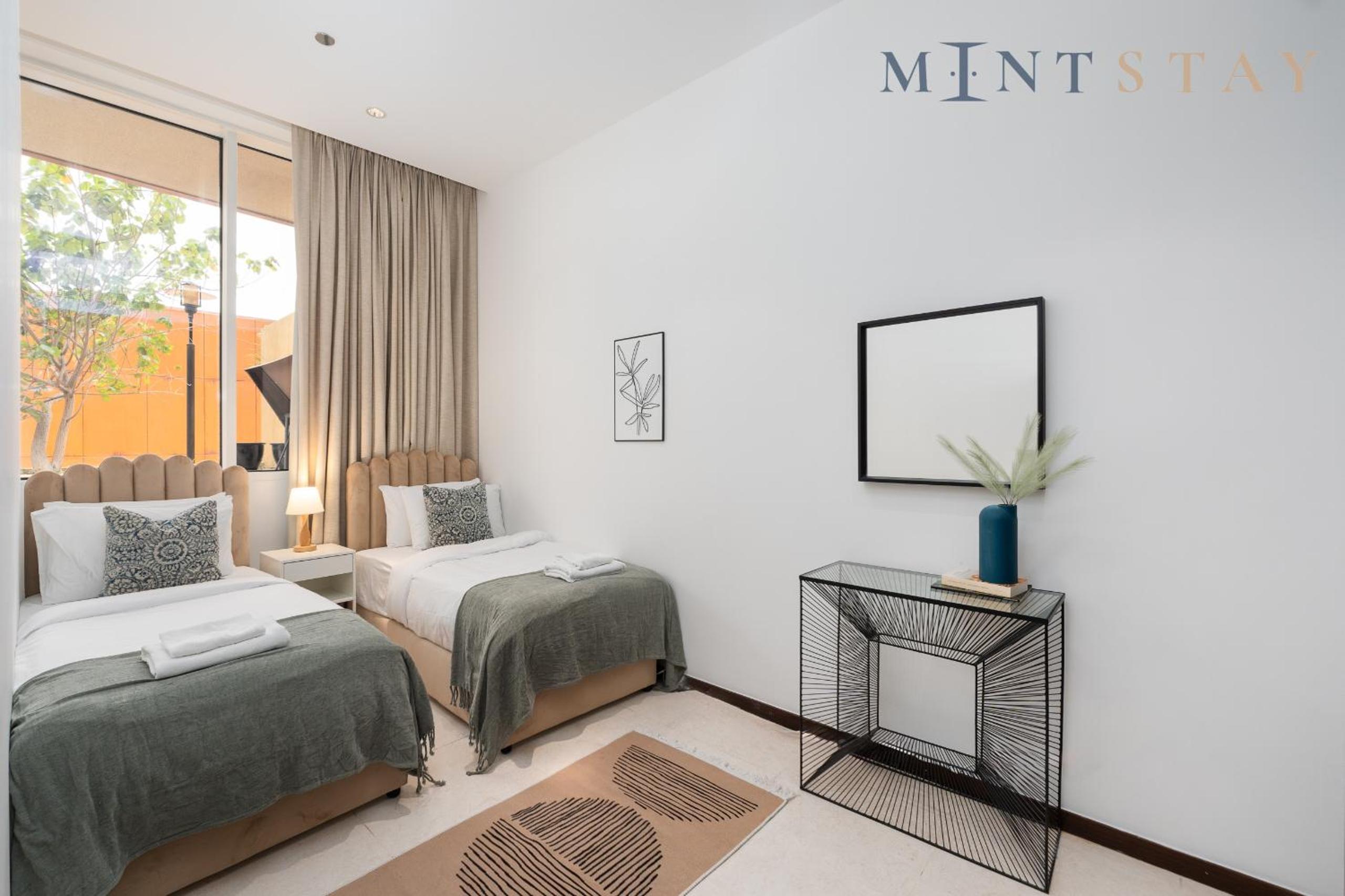 Tiara Beach Residences, Palm Jumeirah Dubai - Mint Stay