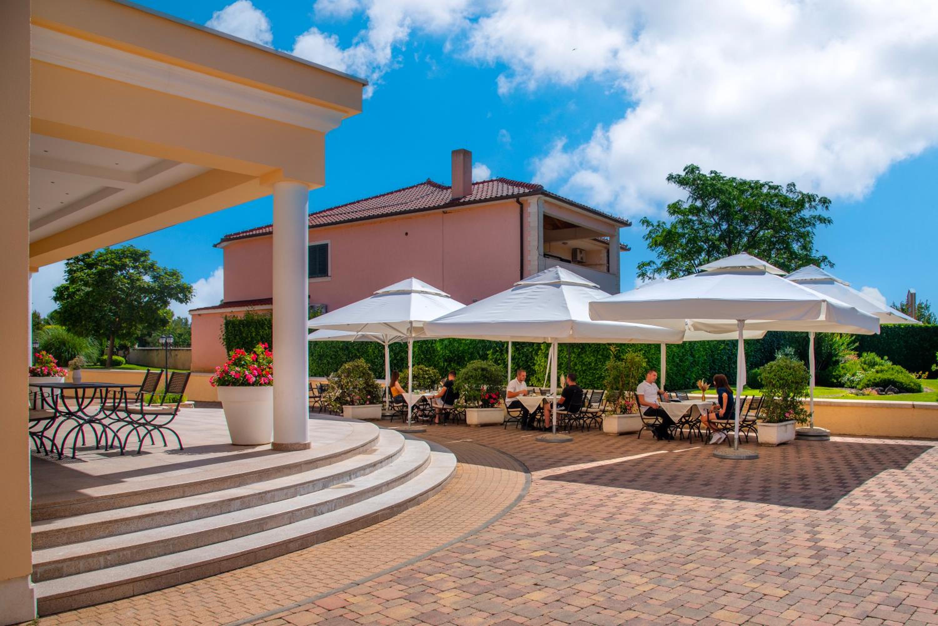 Guest Accommodation Atrium Gulin view 5