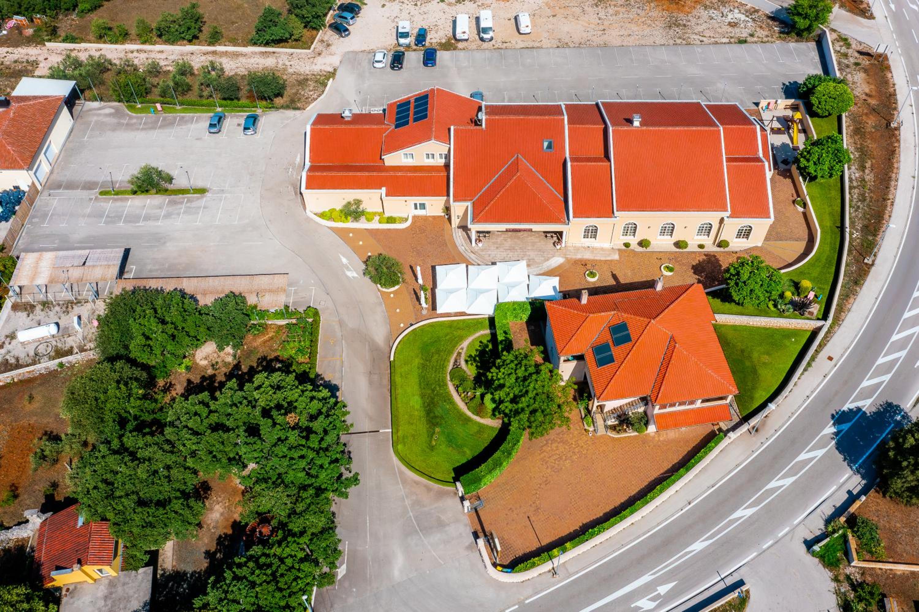 Guest Accommodation Atrium Gulin view 3