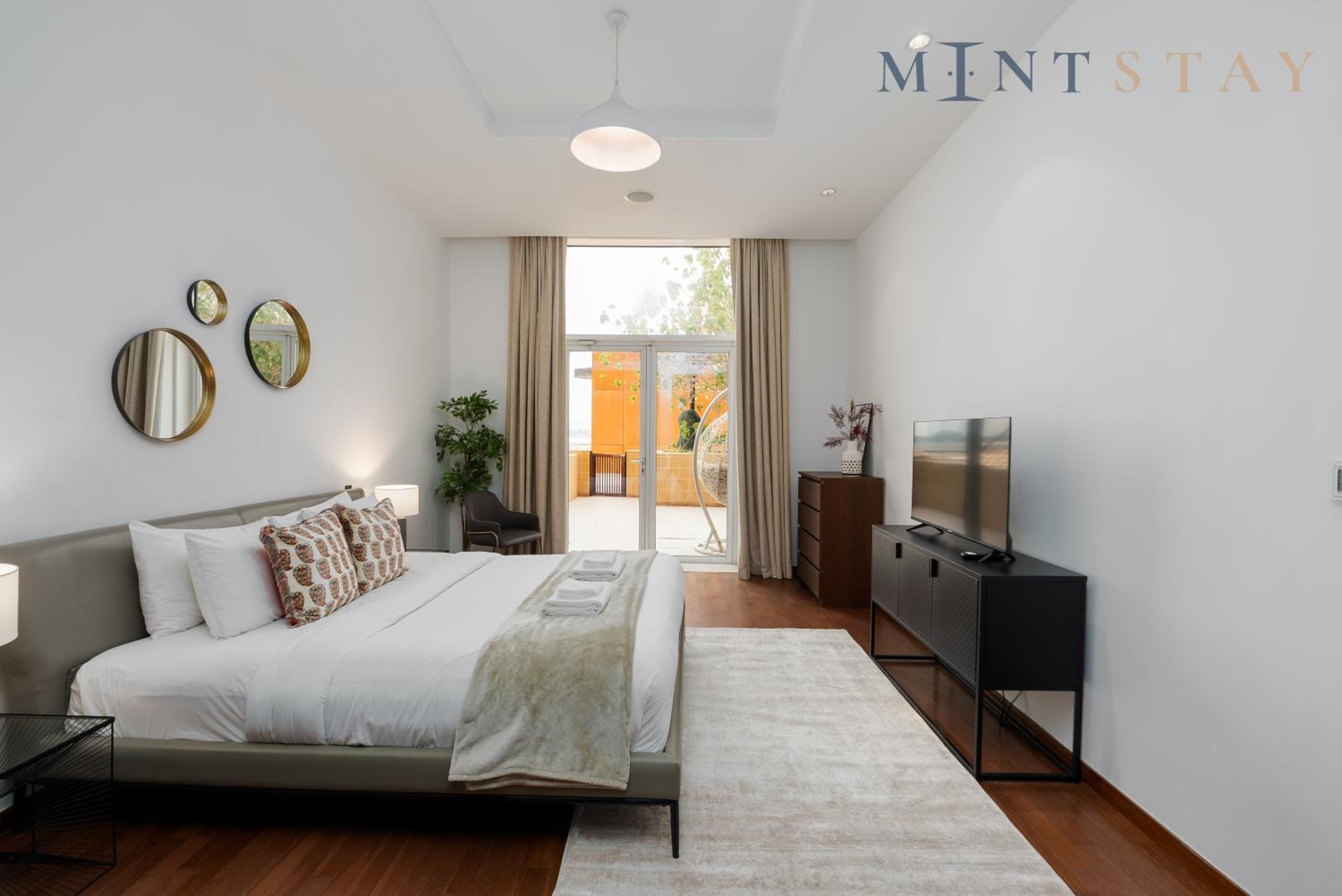 Tiara Beach Residences, Palm Jumeirah Dubai - Mint Stay