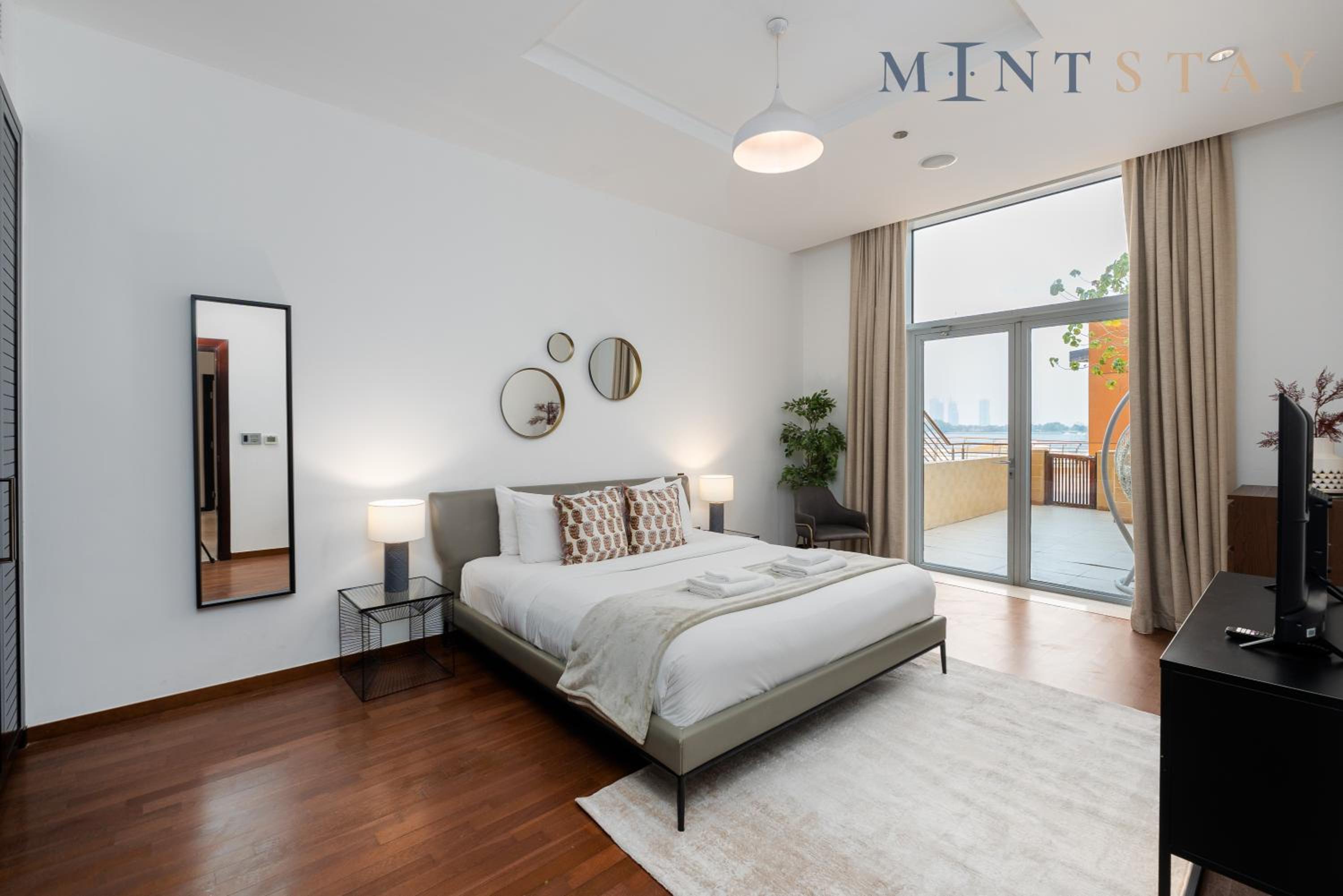 Tiara Beach Residences, Palm Jumeirah Dubai - Mint Stay