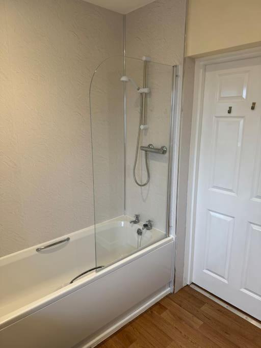 Modern, Sleeps 10, Parking, Etihad, CoOp Live, Park, Manchester view 5