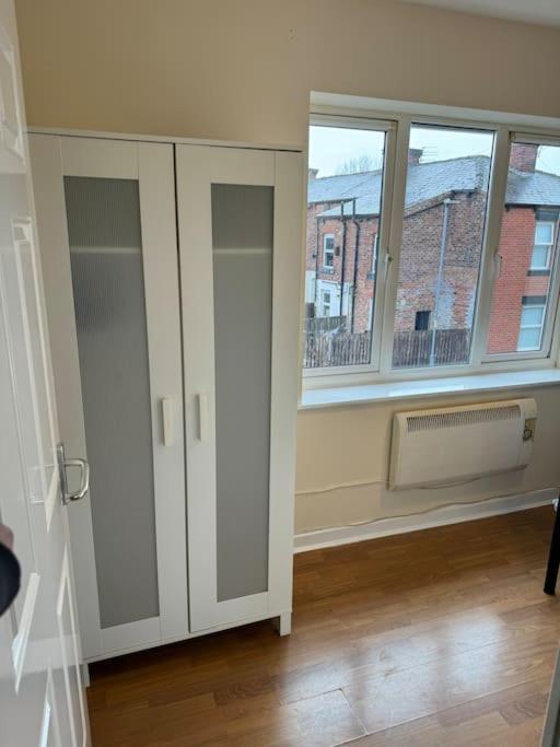 Modern, Sleeps 10, Parking, Etihad, CoOp Live, Park, Manchester view 2