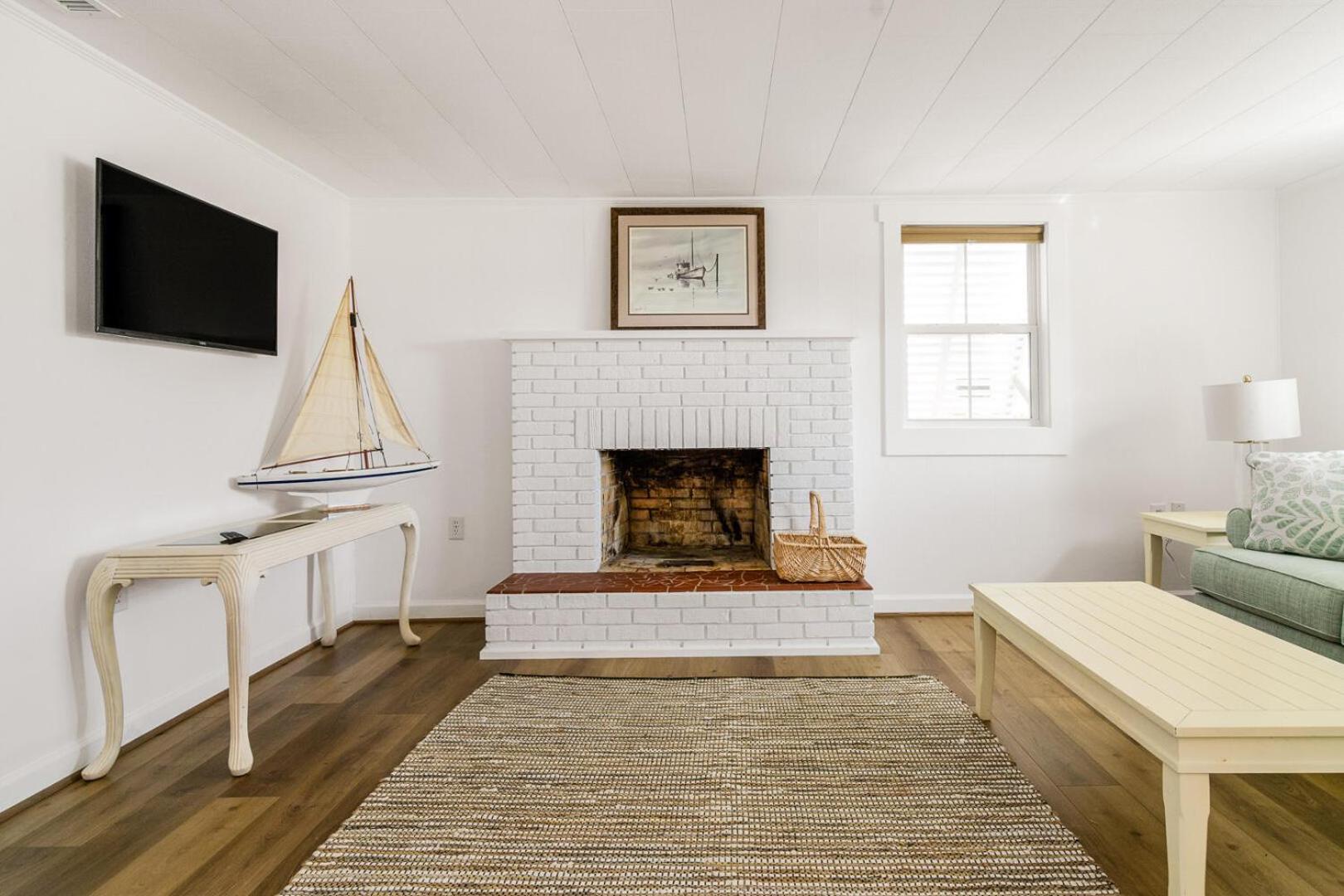 Watermans Cottage 3 Bedroom Home at Roanoke Park view 3