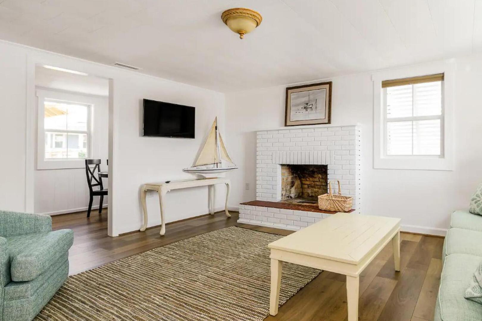 Watermans Cottage 3 Bedroom Home at Roanoke Park view 4