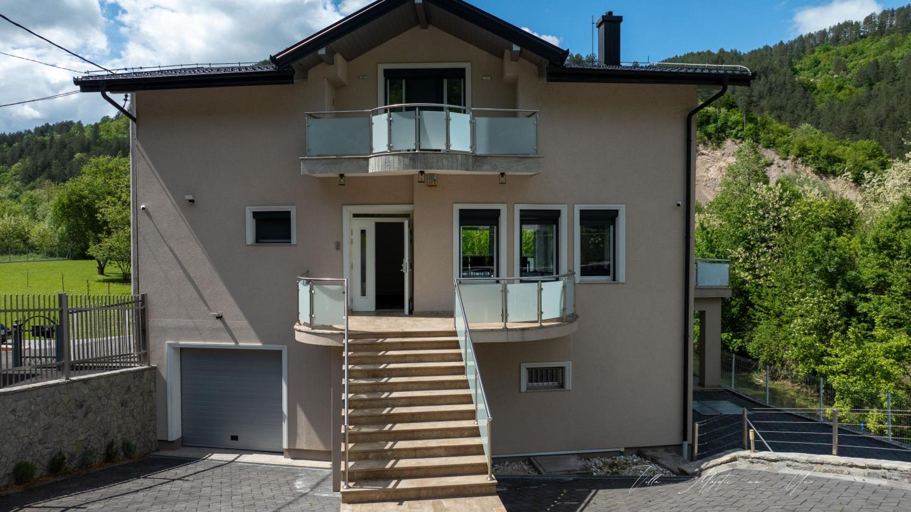 Villa Majetic na Uni