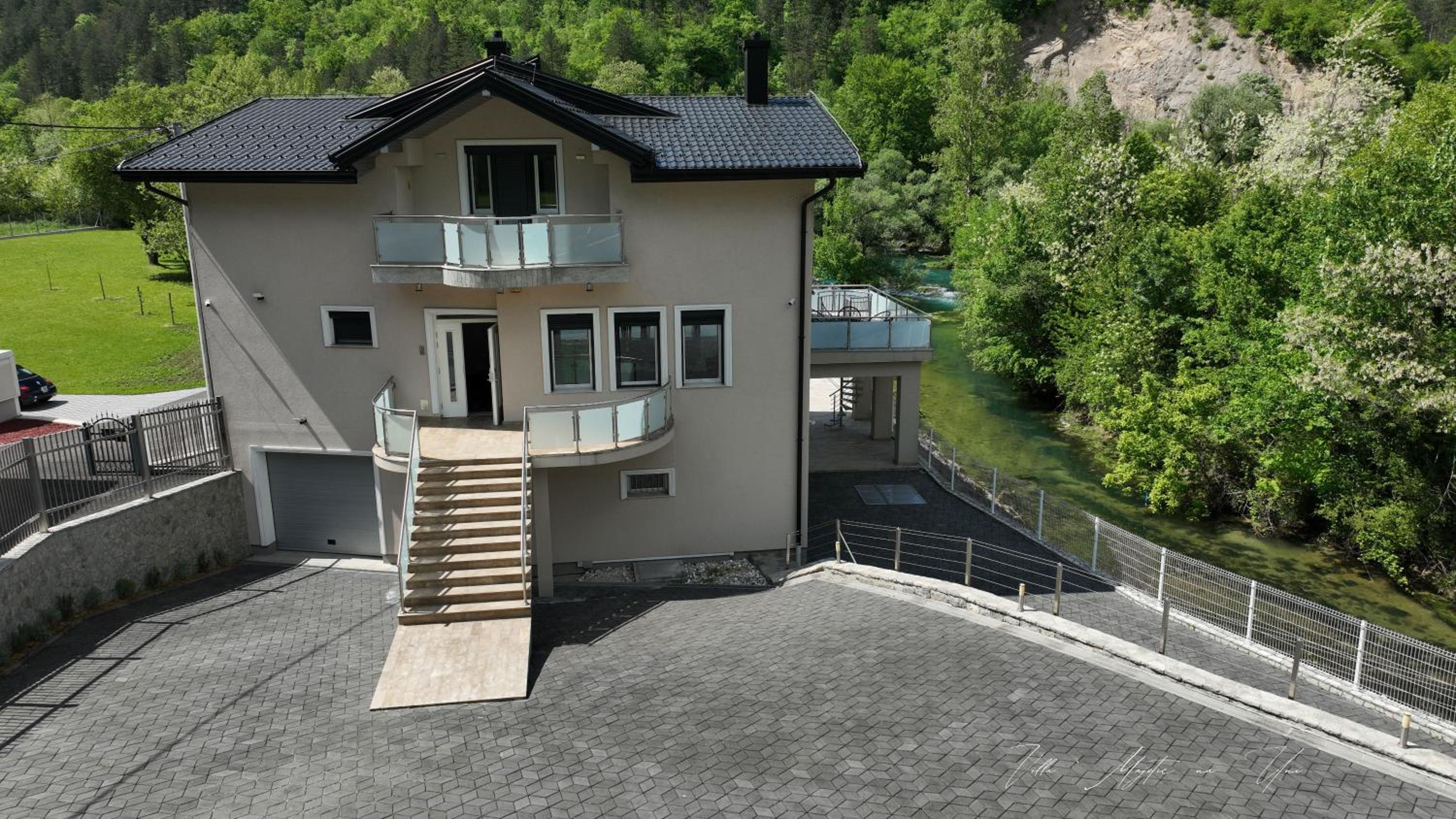 Villa Majetic na Uni