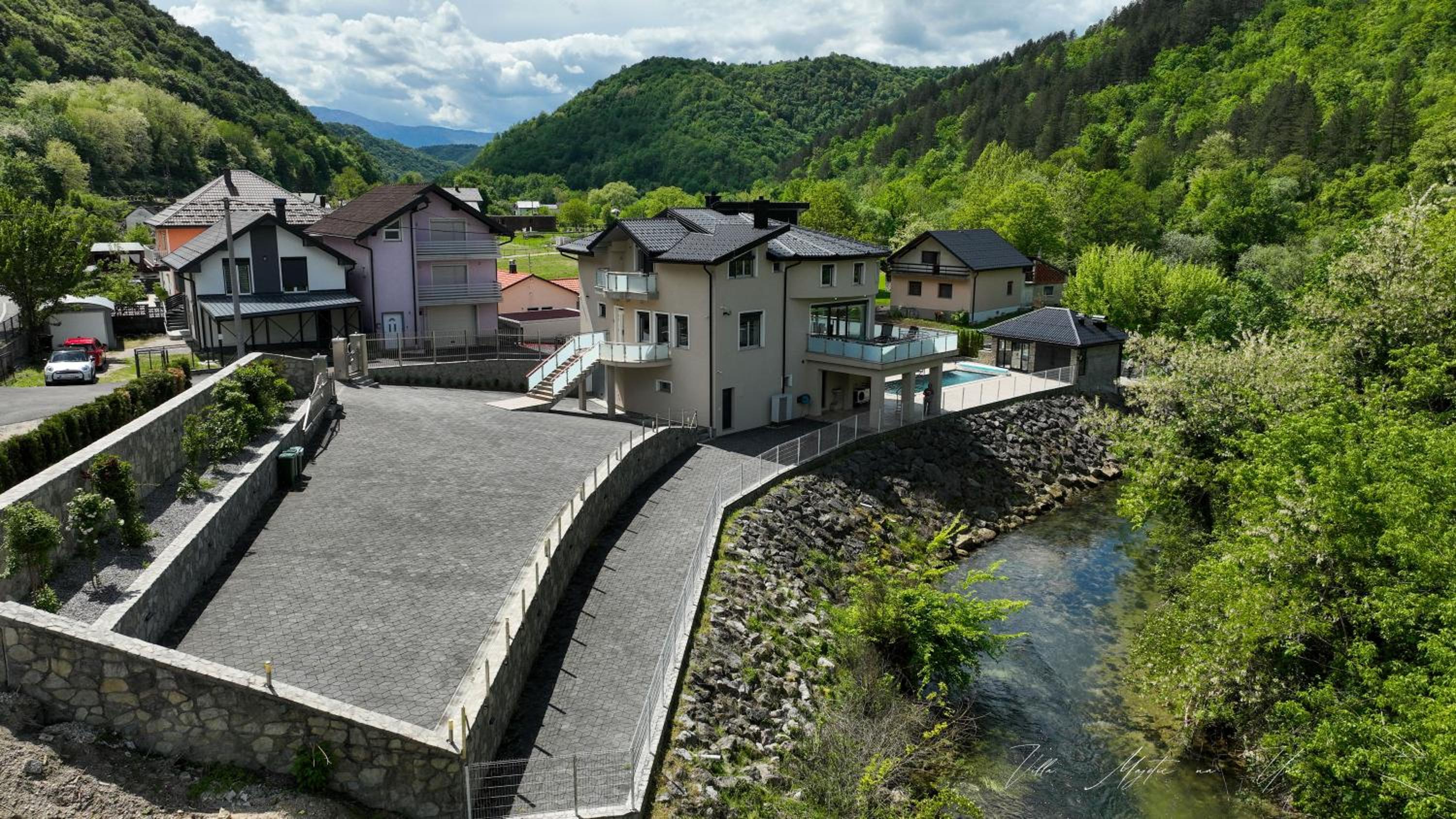 Villa Majetic na Uni