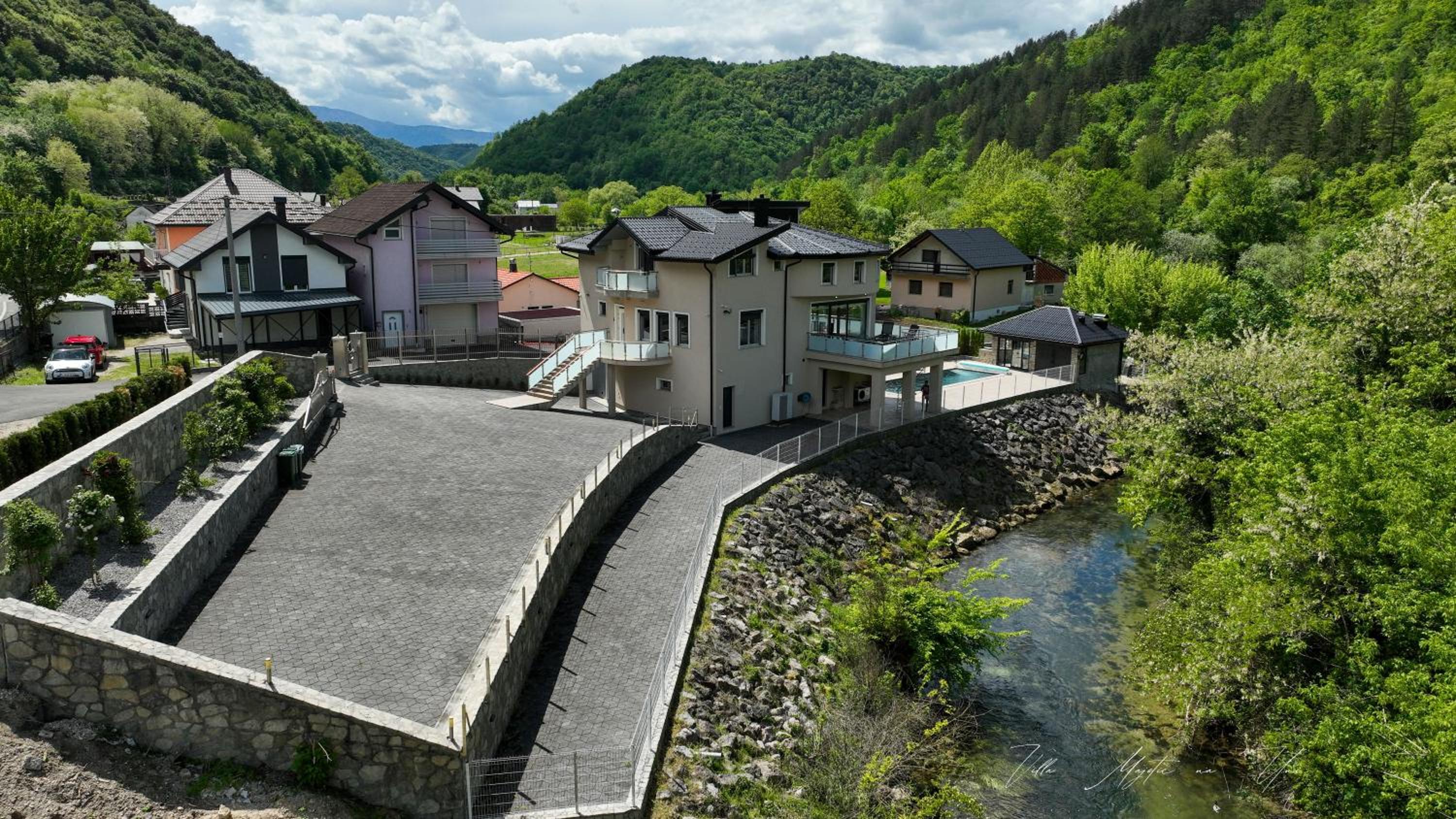 Villa Majetic na Uni