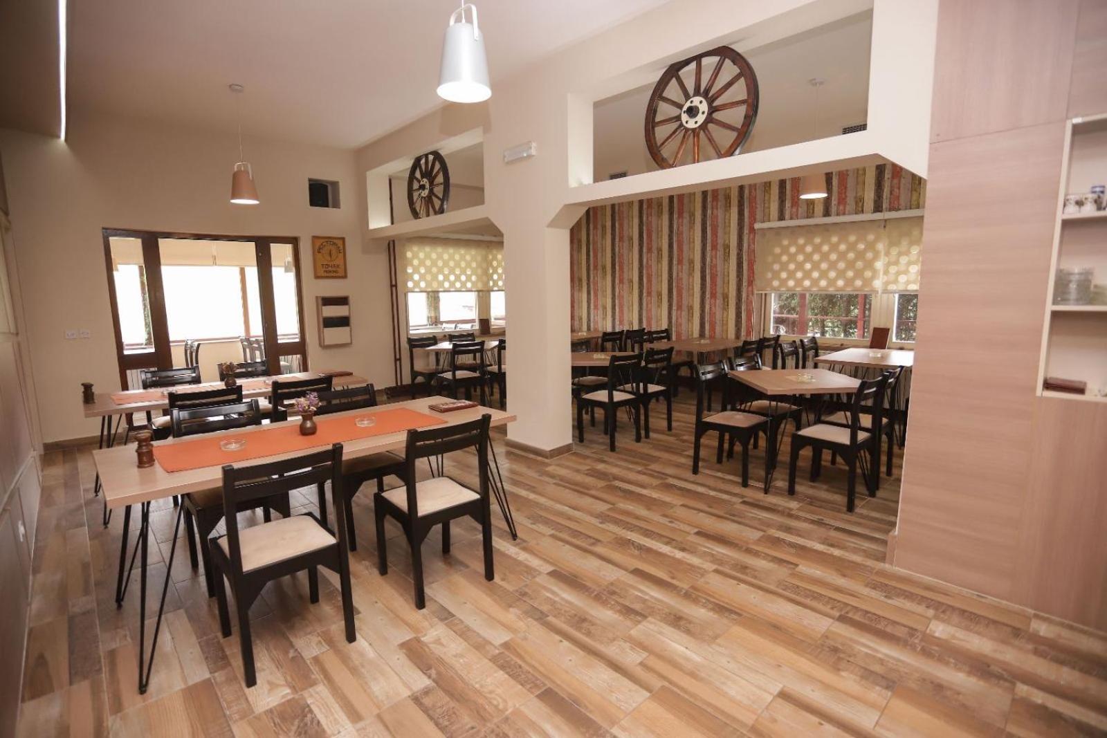 Restora Točak Mokro Rooms
