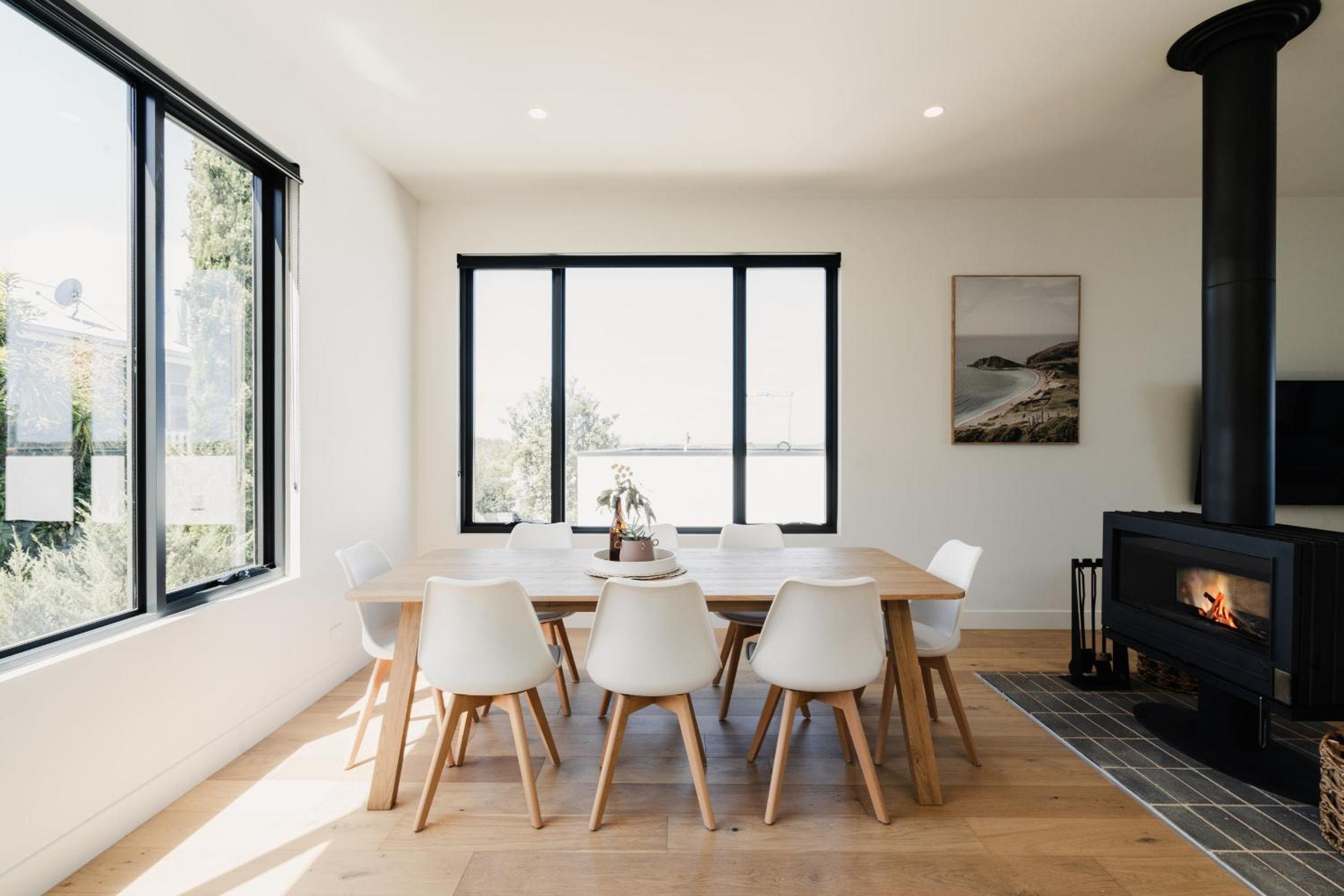 La Bella Beach House-Sleeping 9, Wood Fire, Aircon
