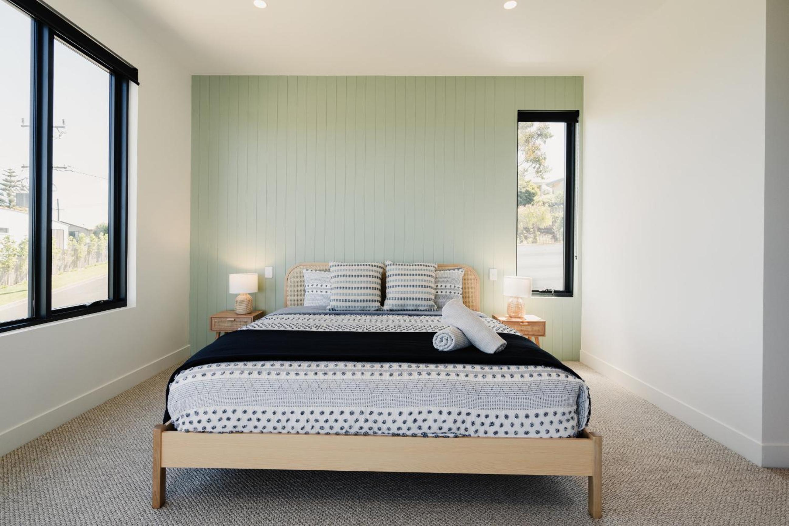 La Bella Beach House-Sleeping 9, Wood Fire, Aircon
