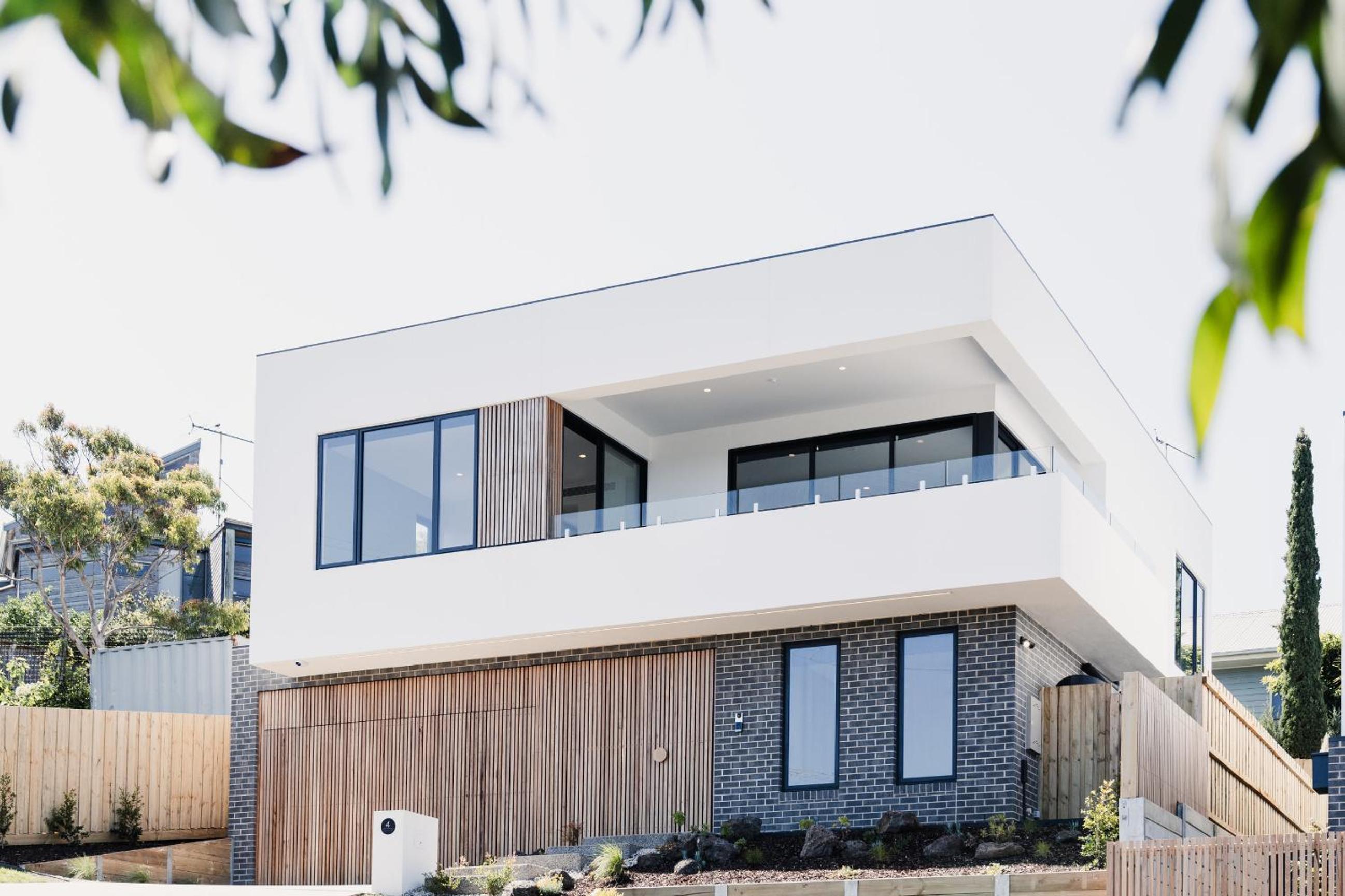 La Bella Beach House-Sleeping 9, Wood Fire, Aircon