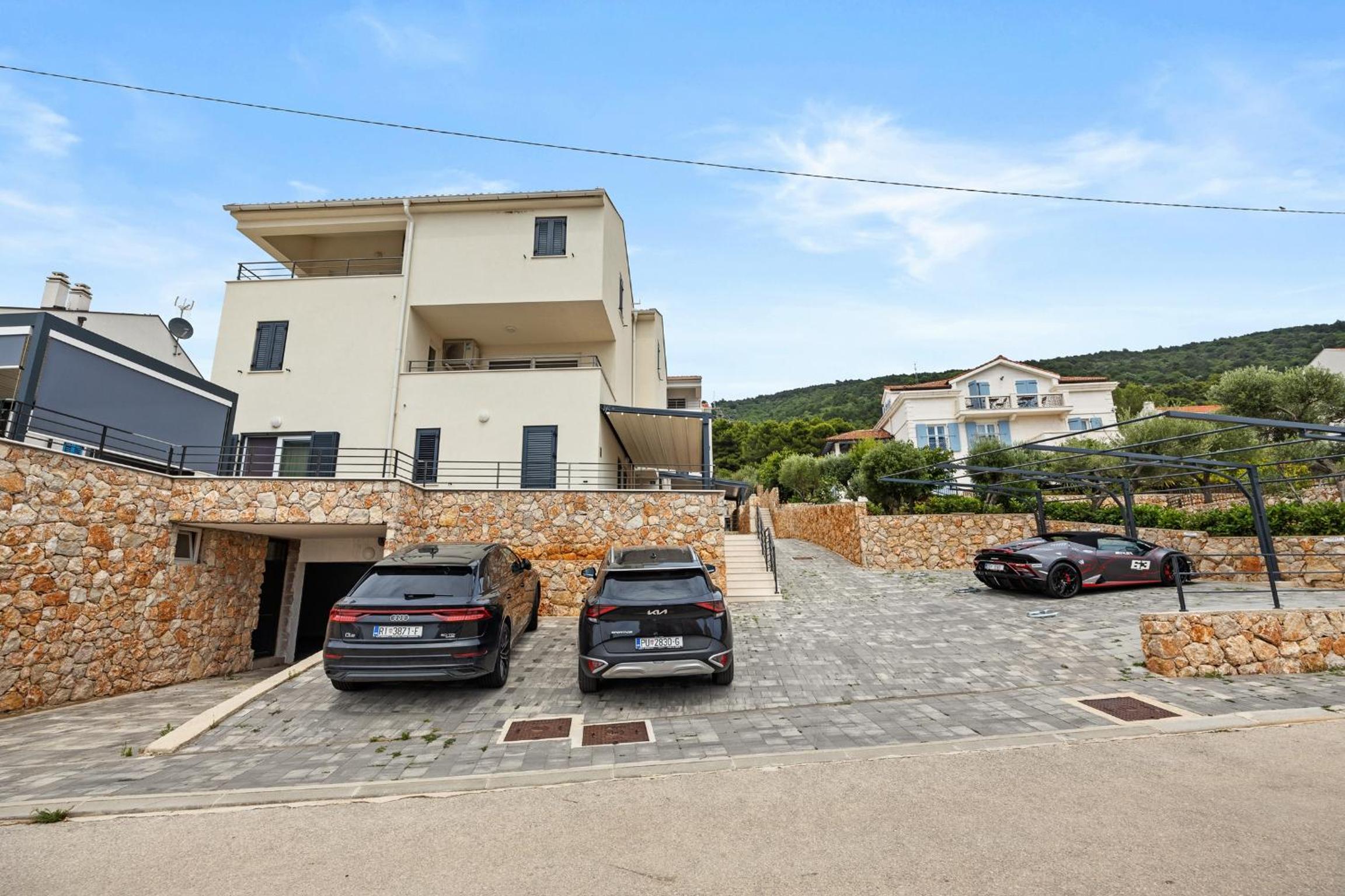 Crepsa Paradise with Jacuzzi - Couple Getaway